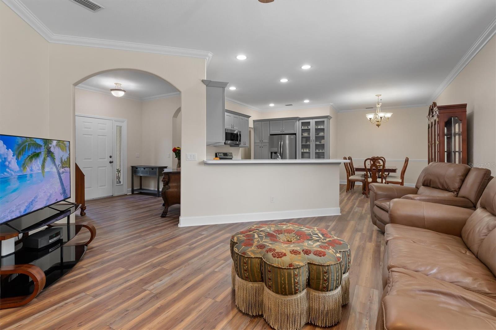 4131 MAGENTA AVE — photo 4