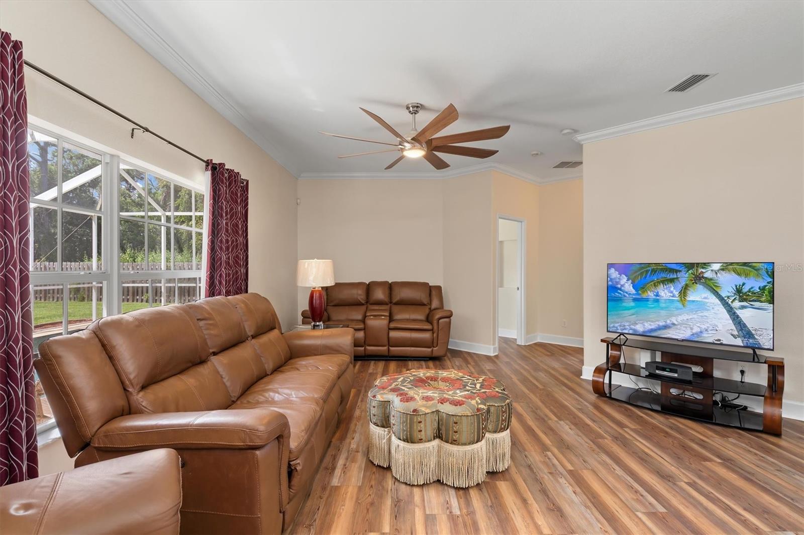 4131 MAGENTA AVE — photo 8