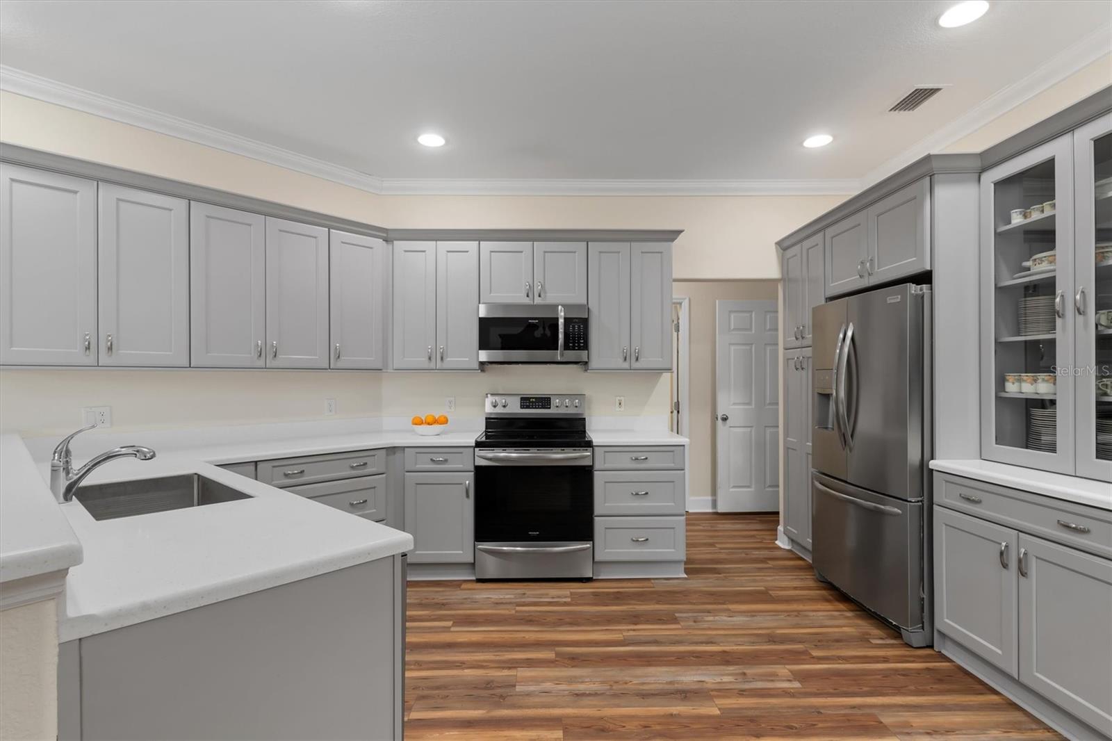 4131 MAGENTA AVE — photo 9
