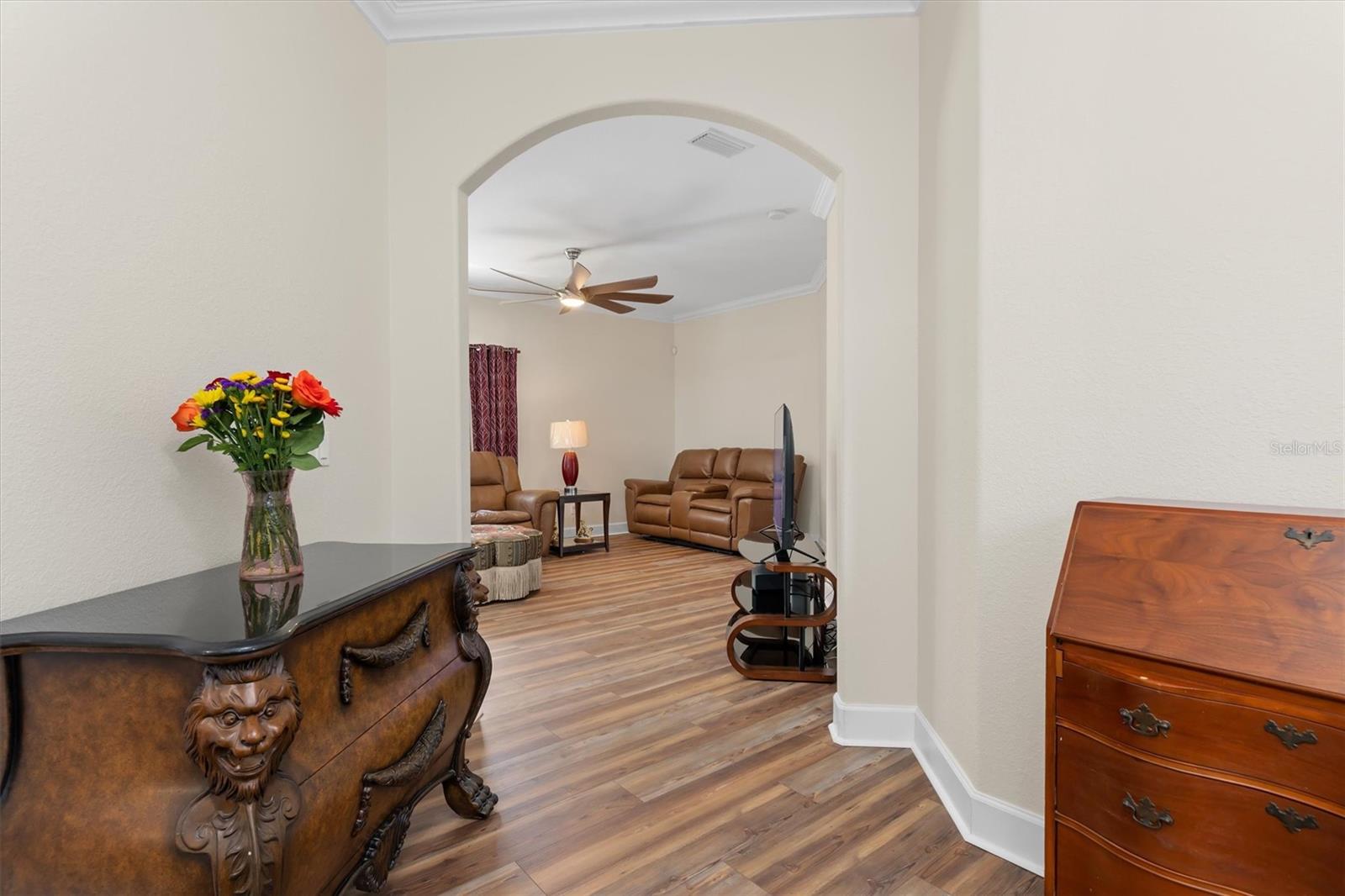 4131 MAGENTA AVE — photo 2