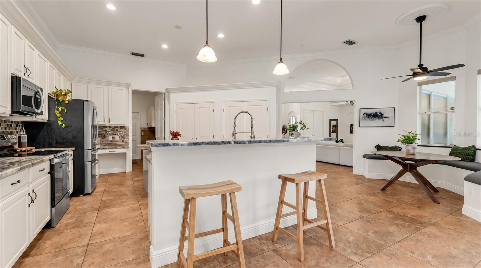 3605 TROPICAIRE BLVD — photo 36