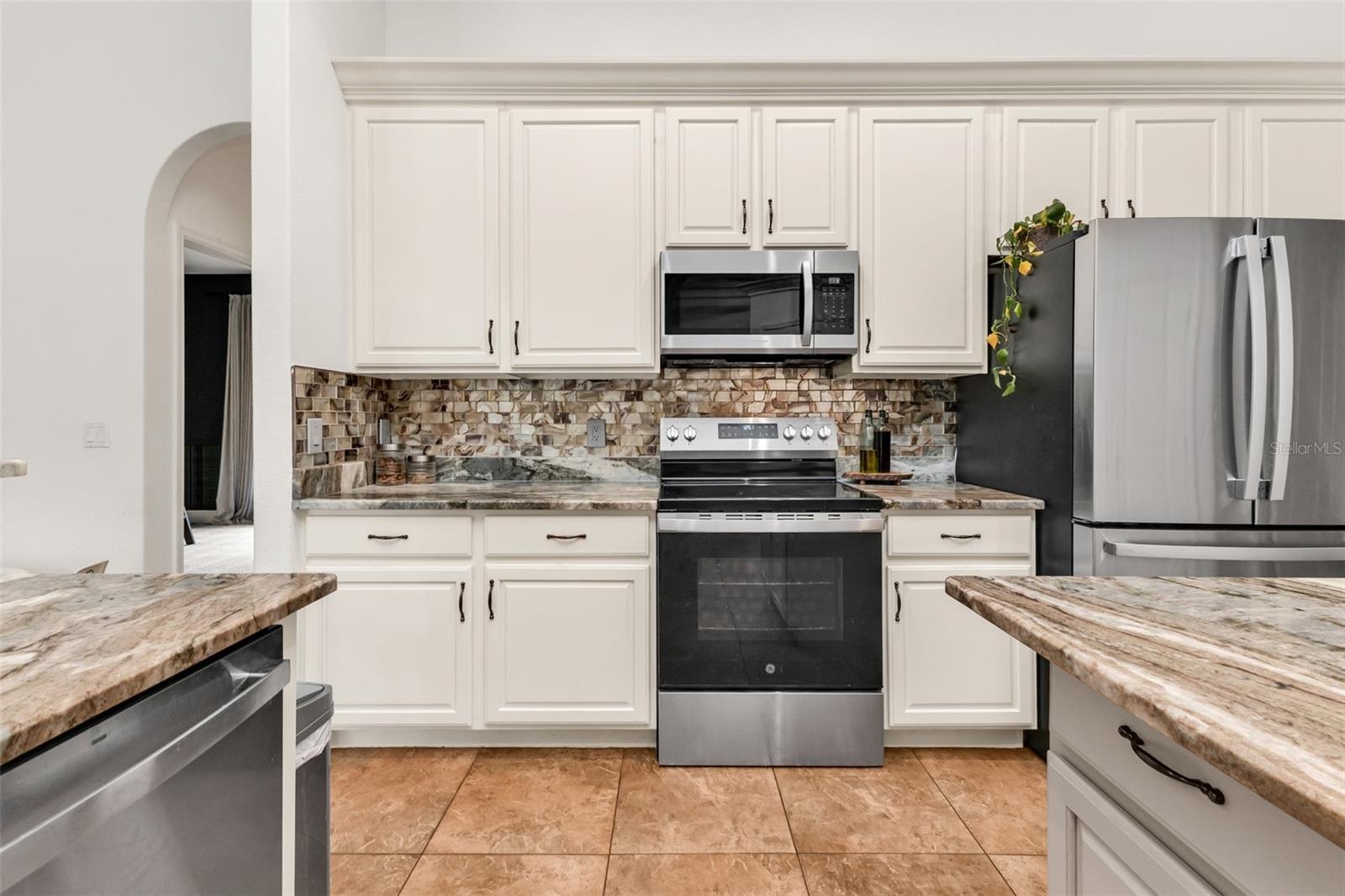 3605 TROPICAIRE BLVD — photo 35