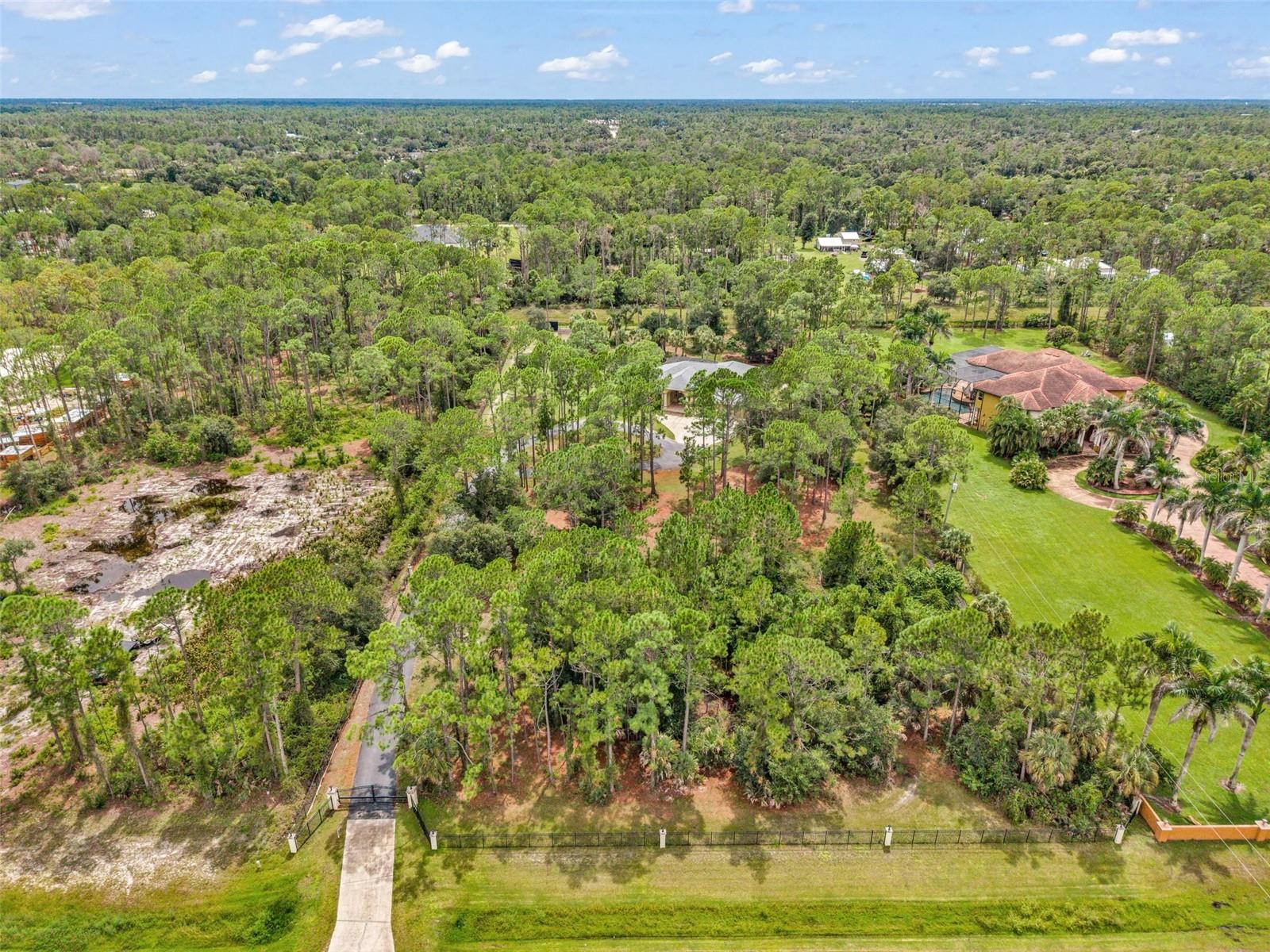 3605 TROPICAIRE BLVD — photo 78