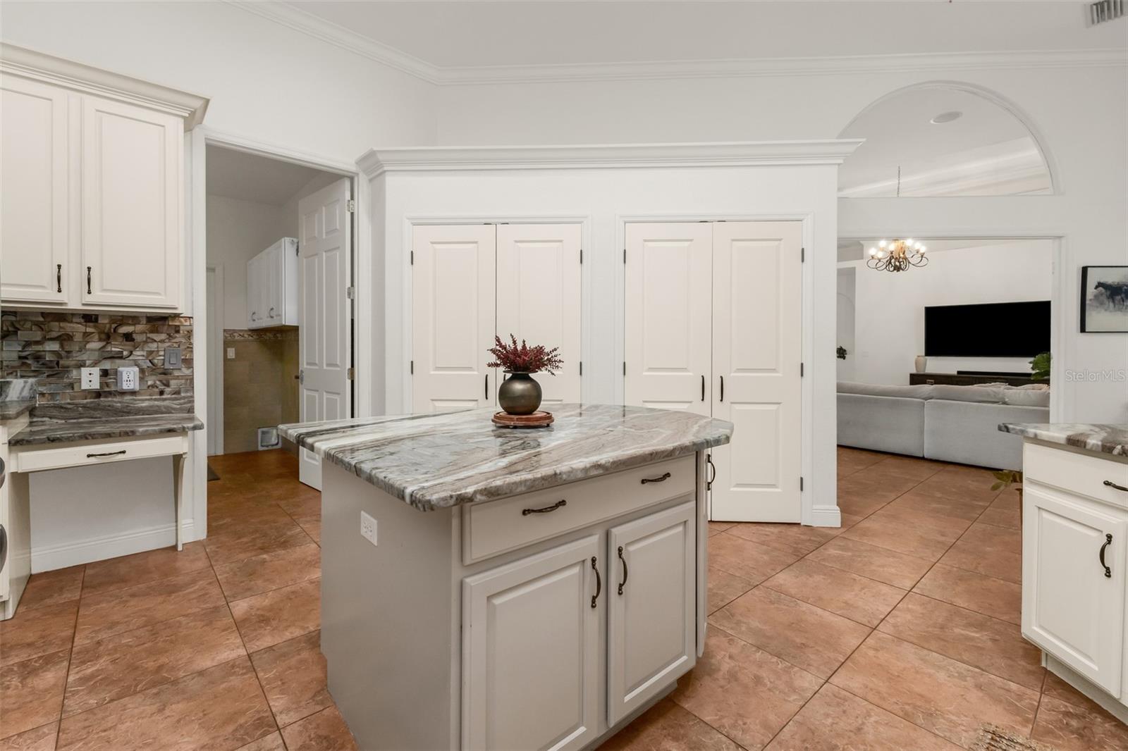 3605 TROPICAIRE BLVD — photo 39