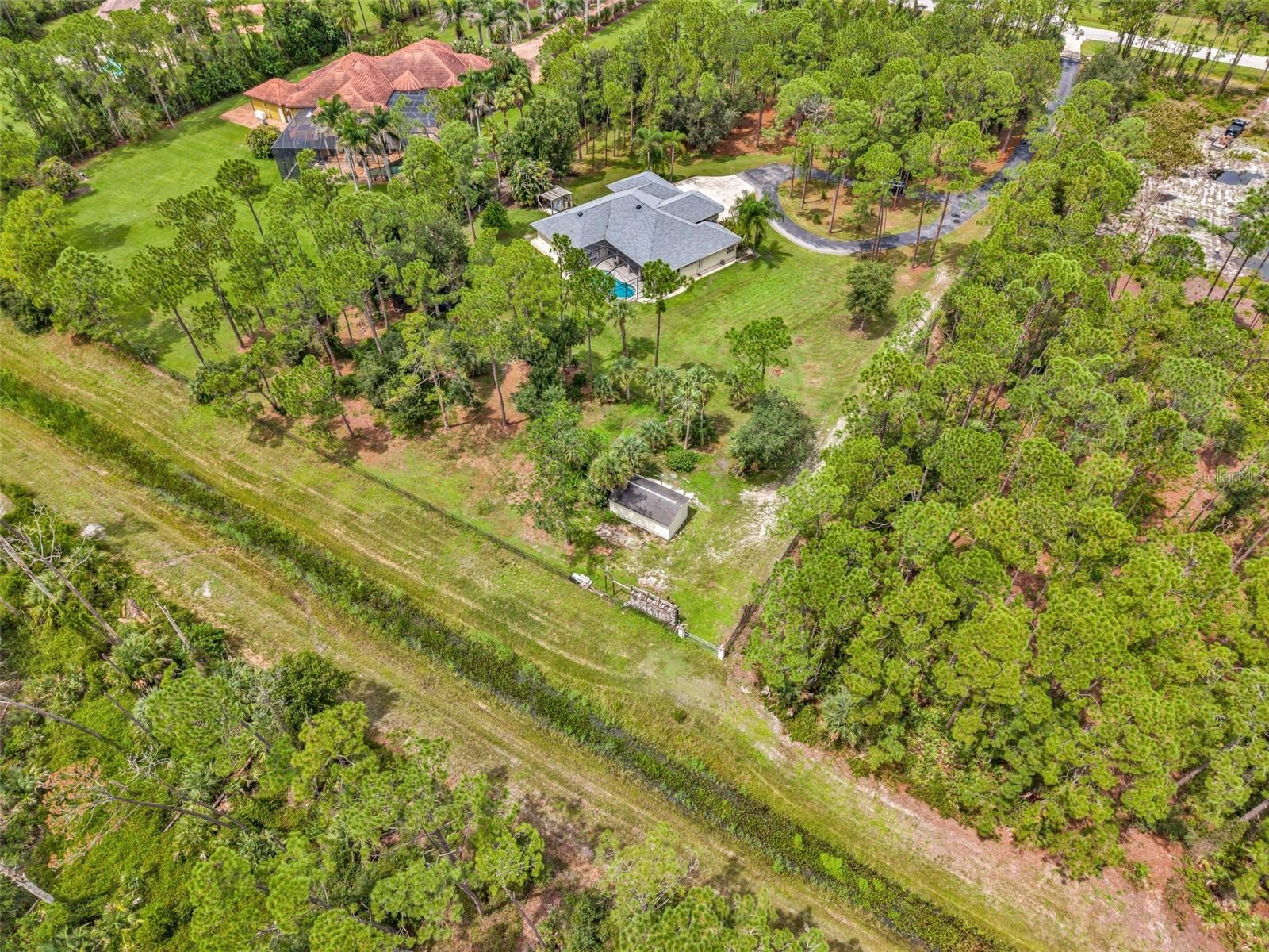 3605 TROPICAIRE BLVD — photo 77