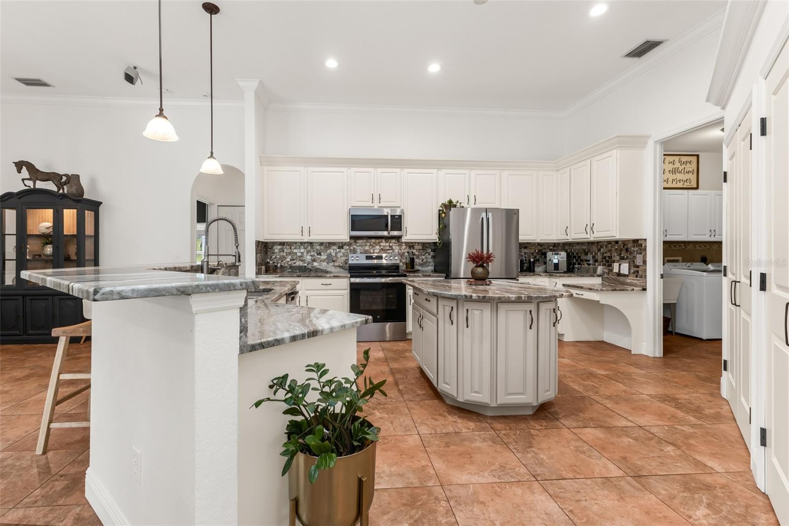 3605 TROPICAIRE BLVD — photo 37