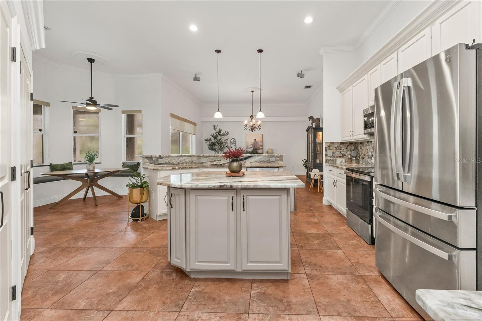 3605 TROPICAIRE BLVD — photo 32