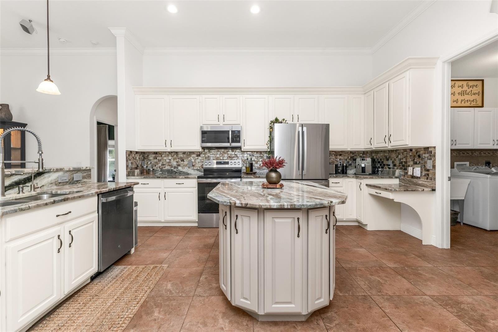 3605 TROPICAIRE BLVD — photo 38