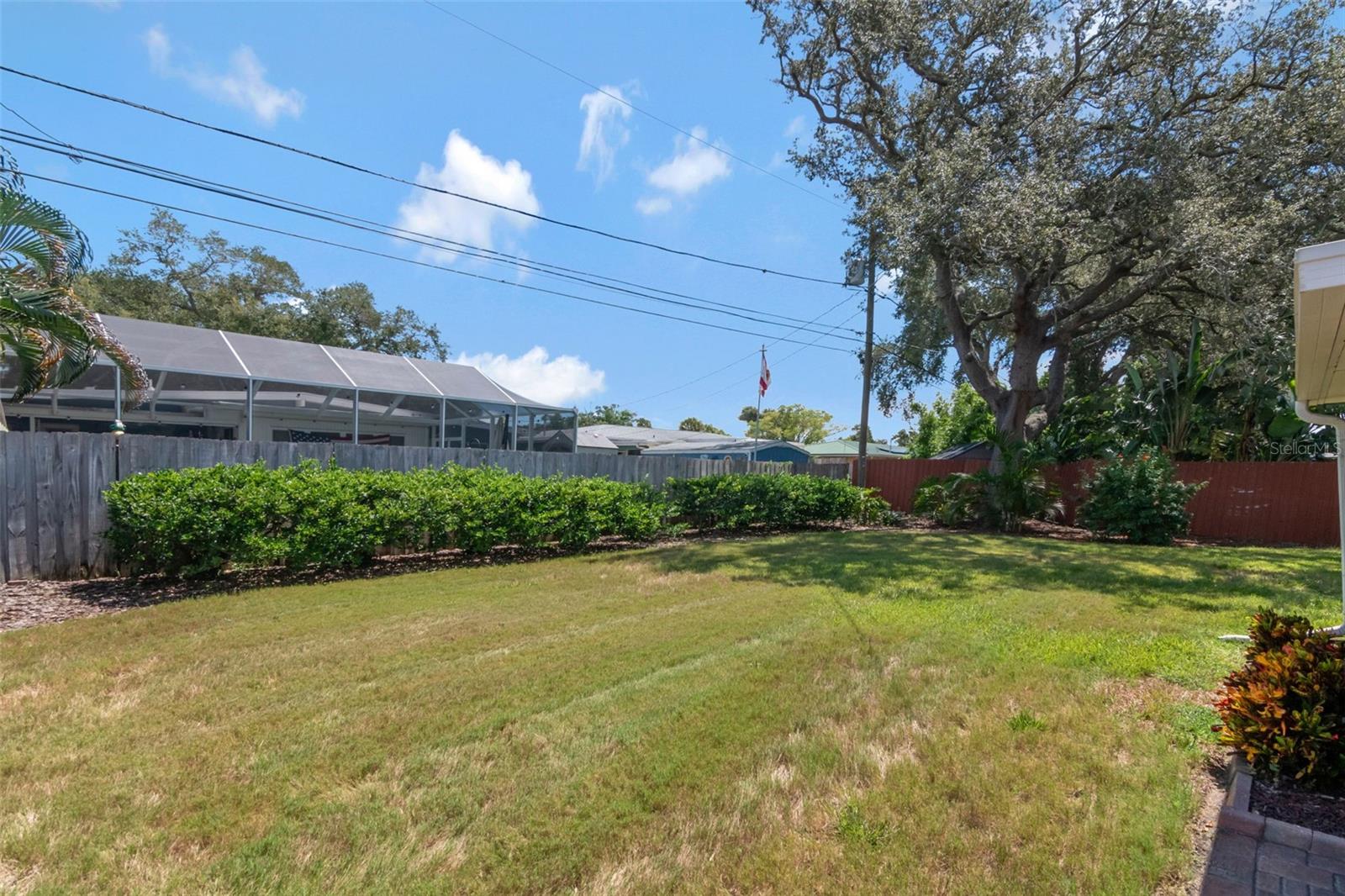 1851 LOMBARDY DR — photo 29
