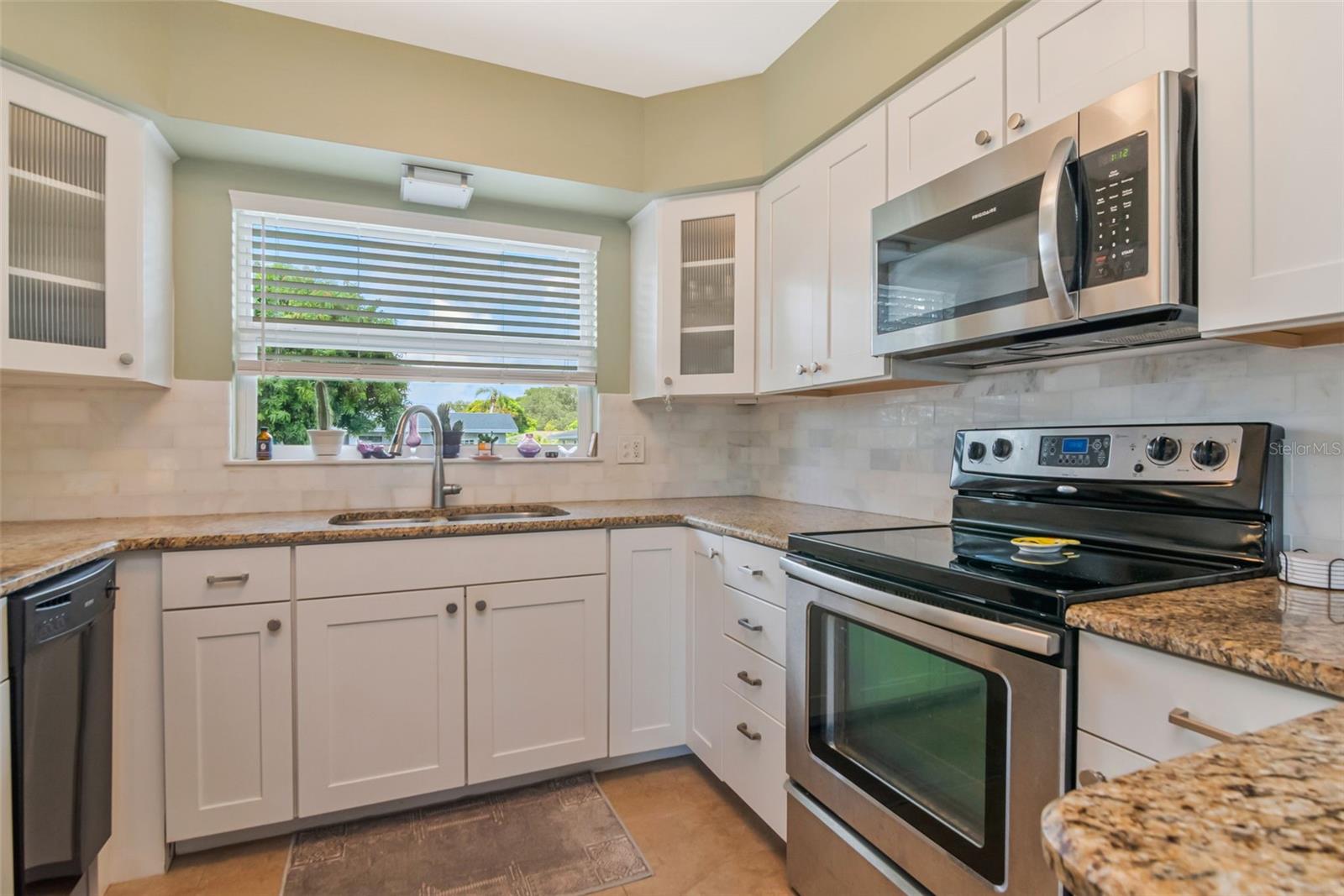 1851 LOMBARDY DR — photo 12
