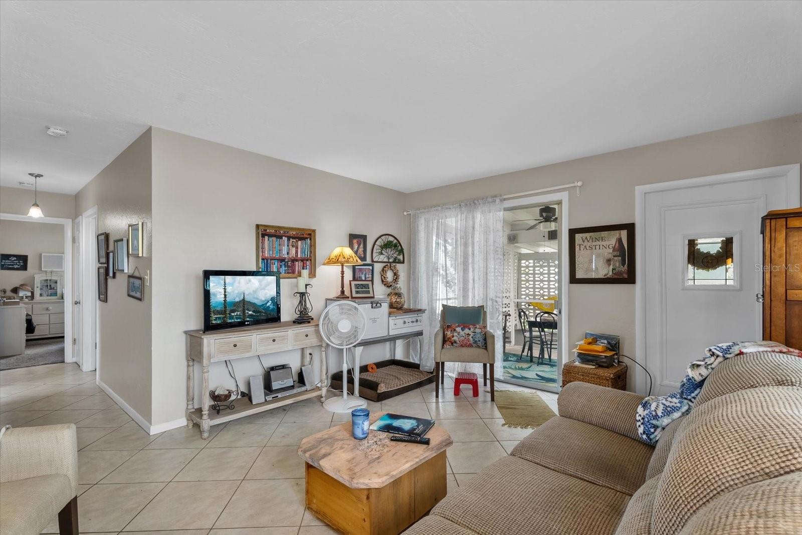 8392 MAUREEN AVE — photo 7
