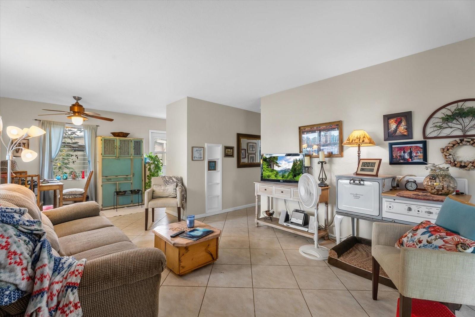 8392 MAUREEN AVE — photo 4