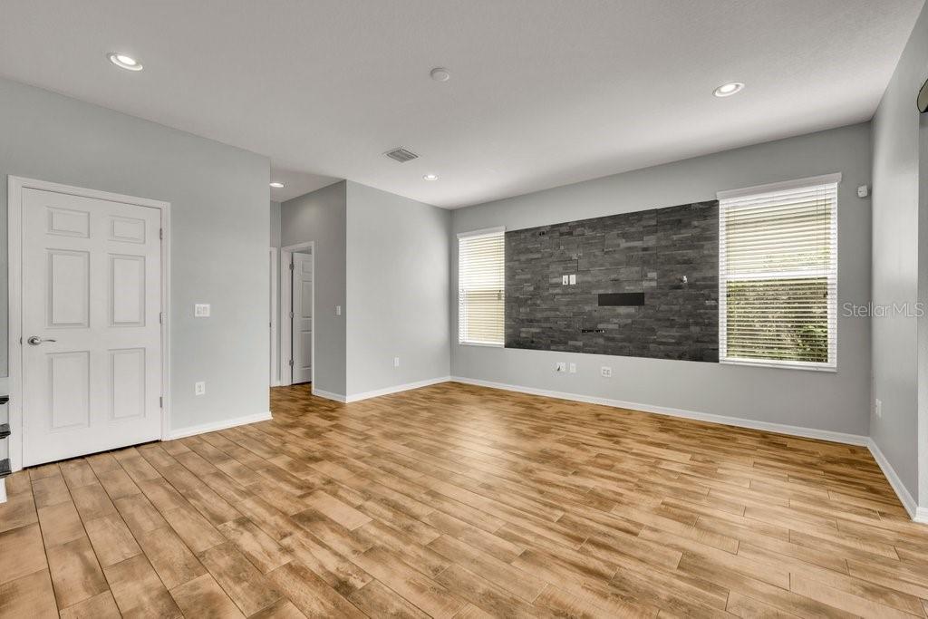 7225 BLUE BEECH DR — photo 17