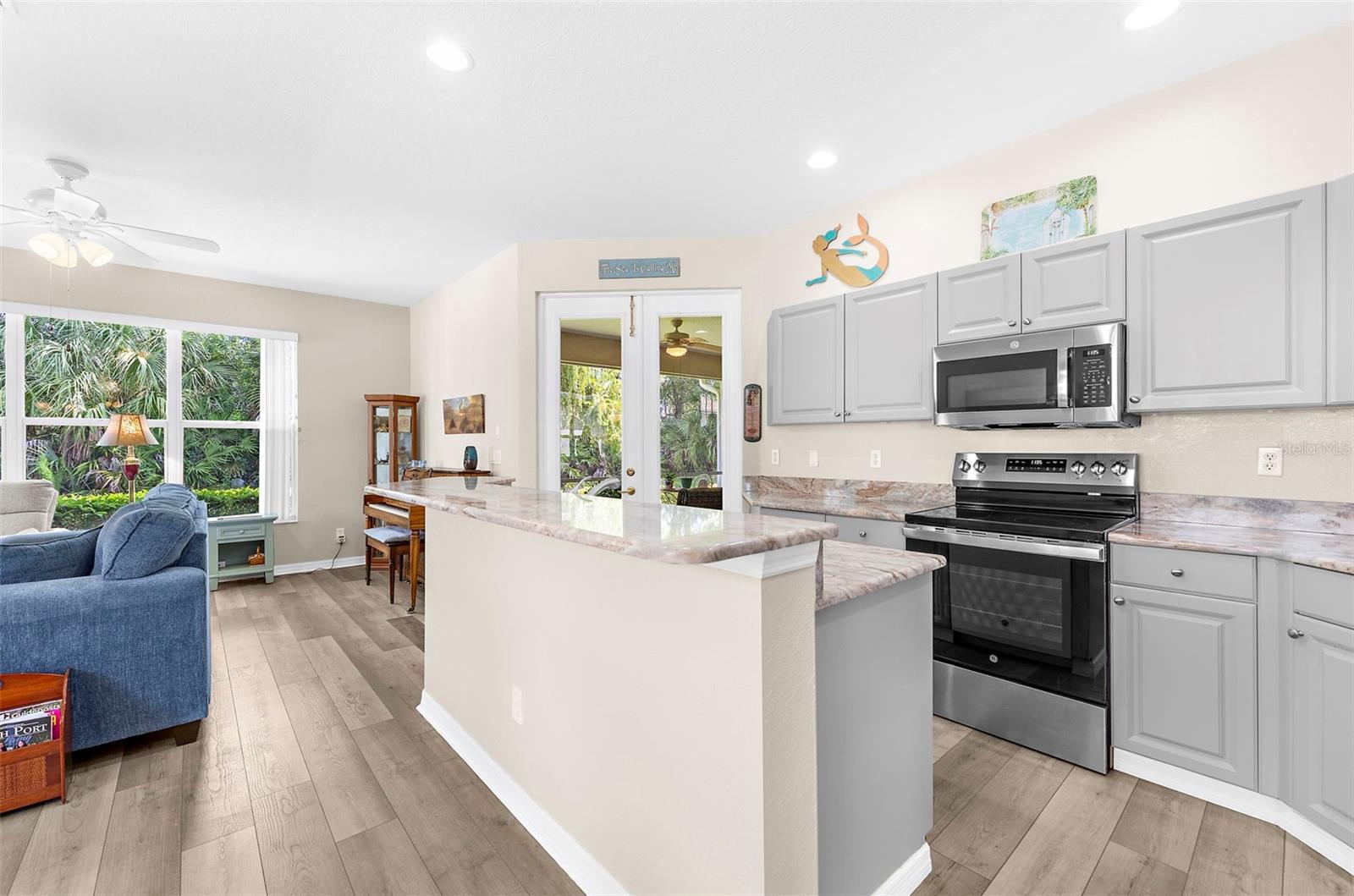 1935 SCARLETT AVE — photo 13