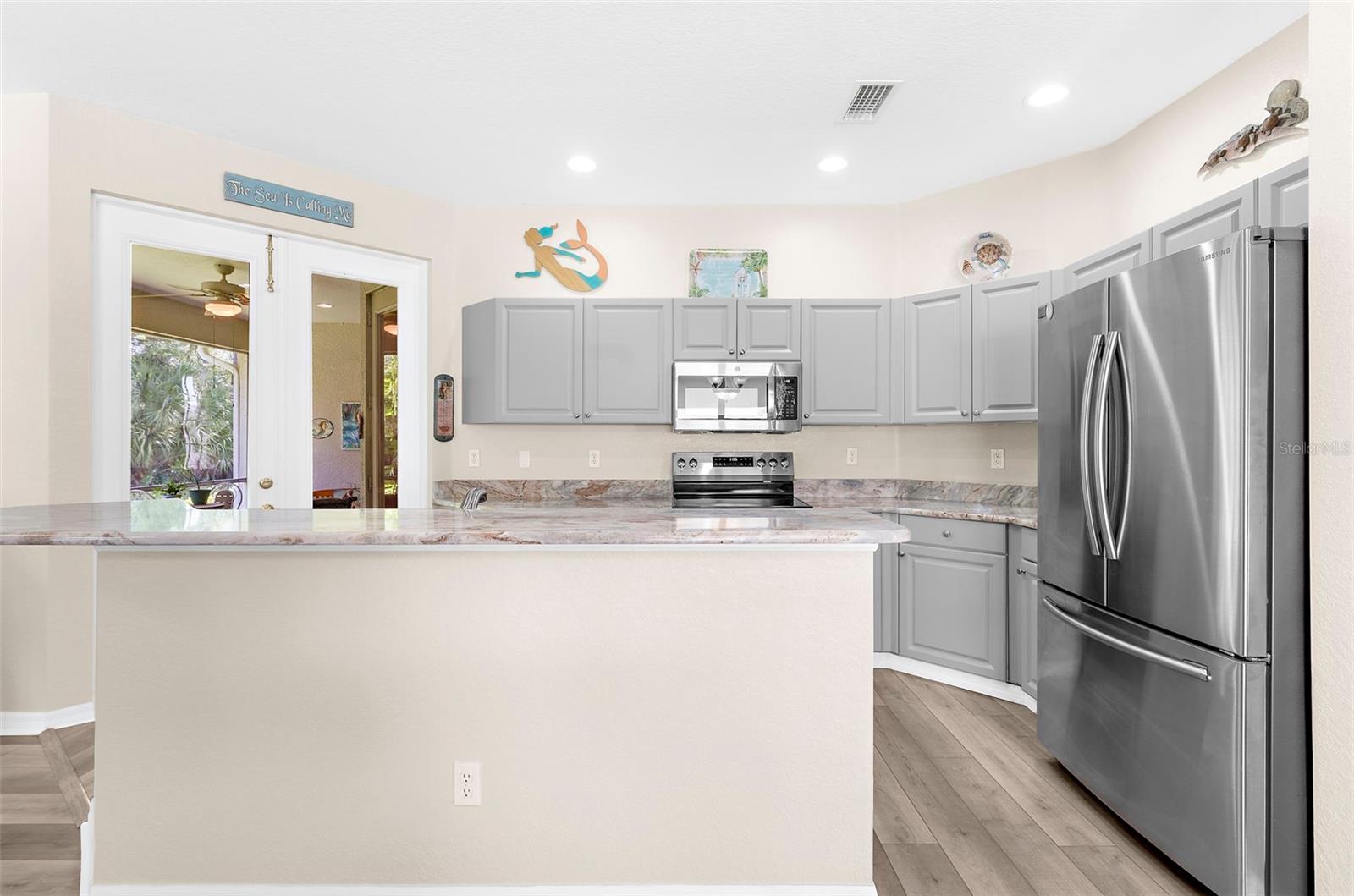 1935 SCARLETT AVE — photo 14