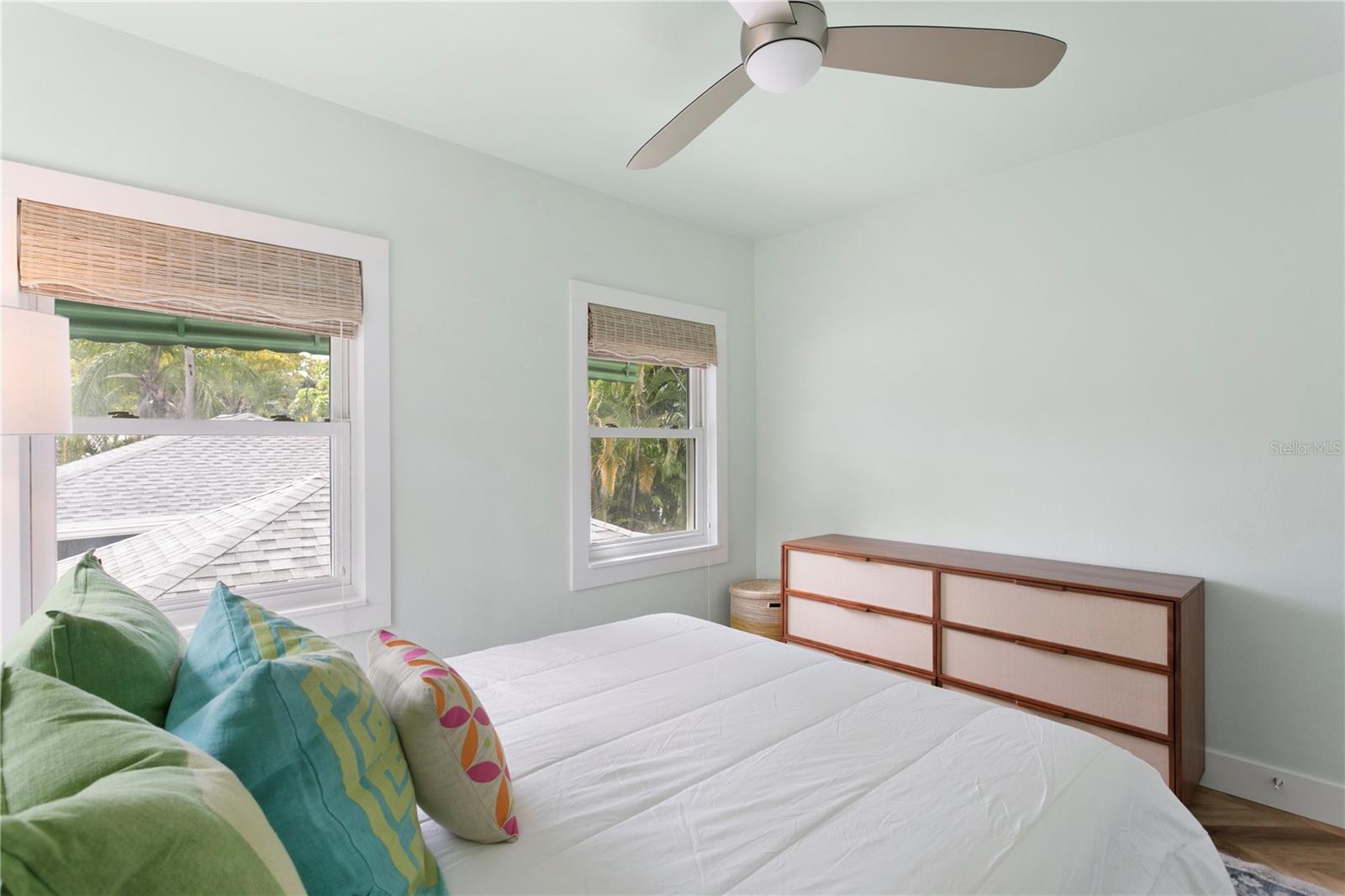 1716 OAK ST NE — photo 13