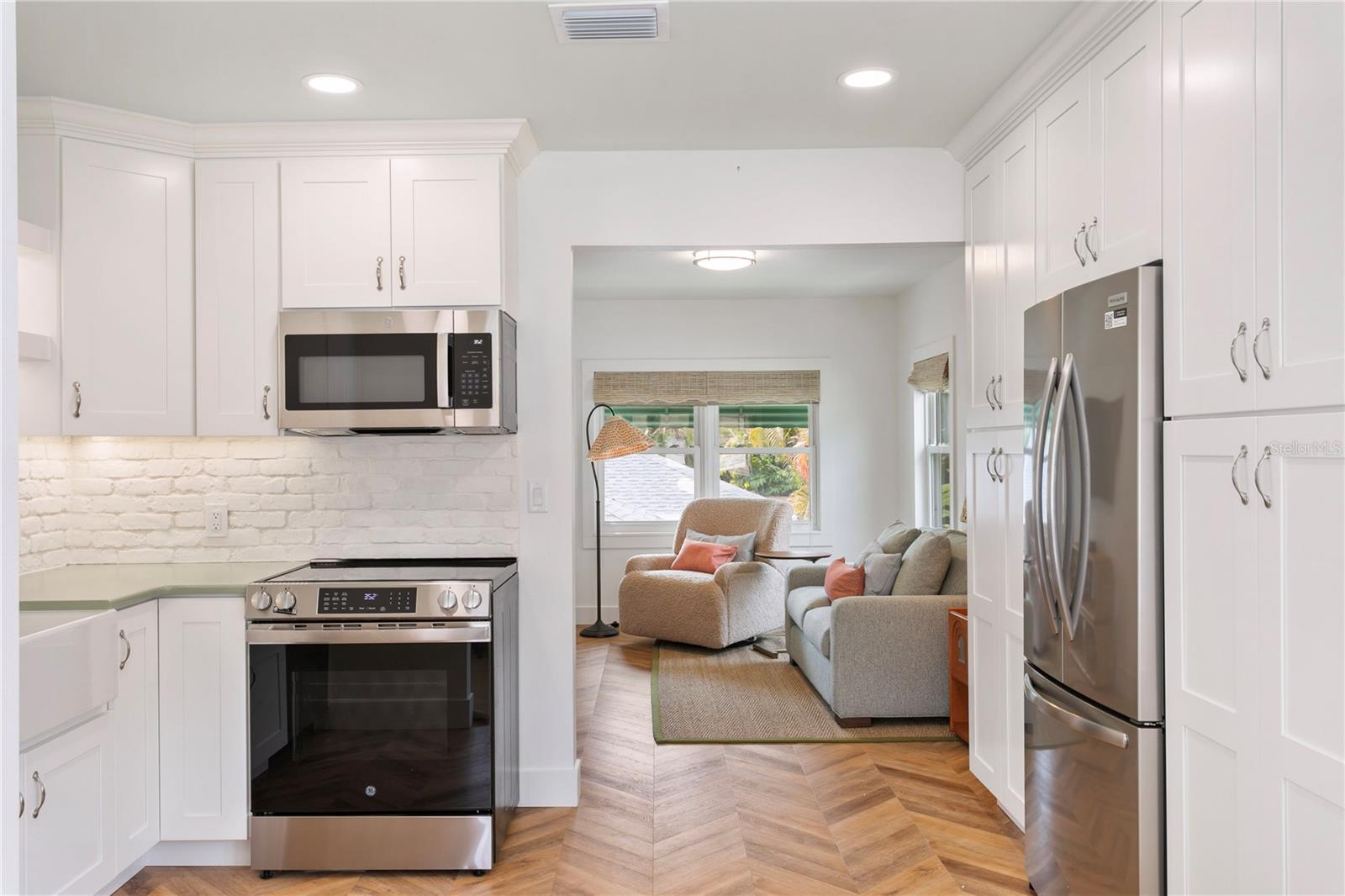 1716 OAK ST NE — photo 8