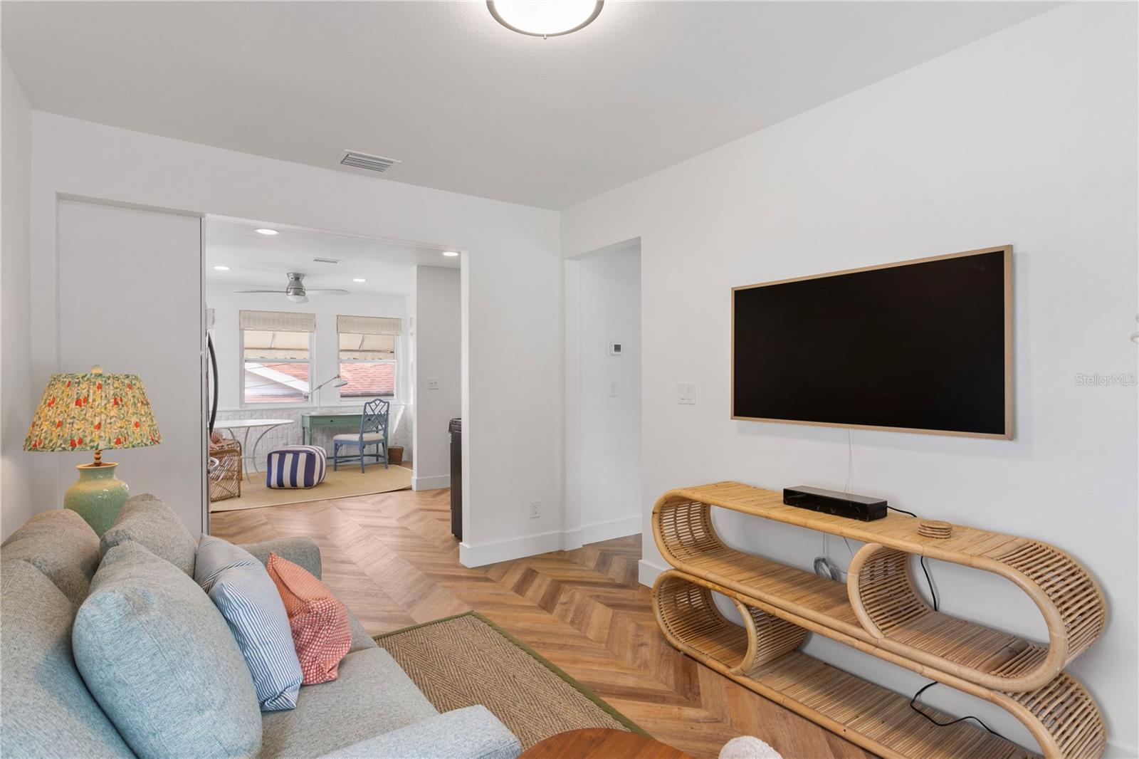 1716 OAK ST NE — photo 11