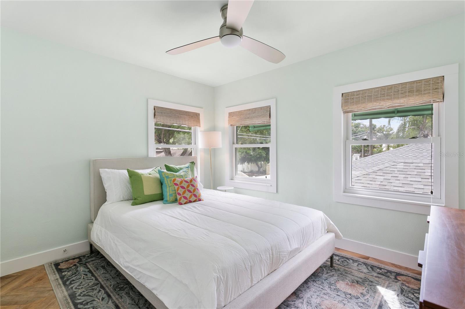1716 OAK ST NE — photo 12