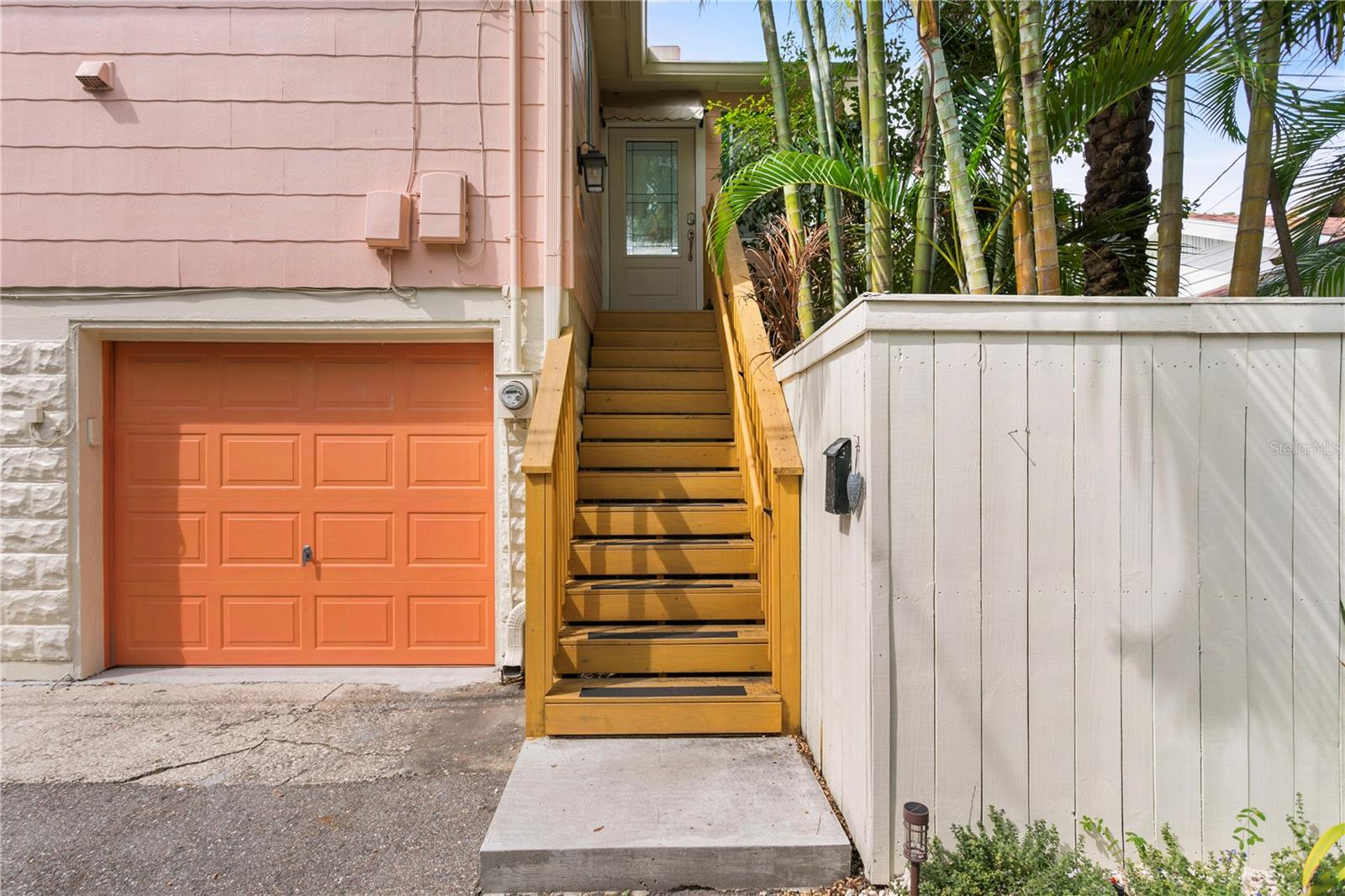 1716 OAK ST NE — photo 4