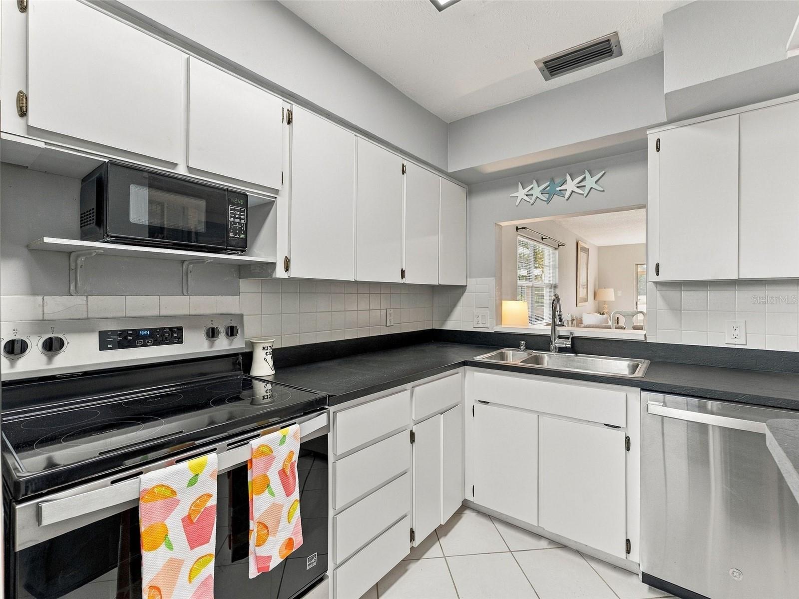 3827 TROPHY BLVD — photo 9