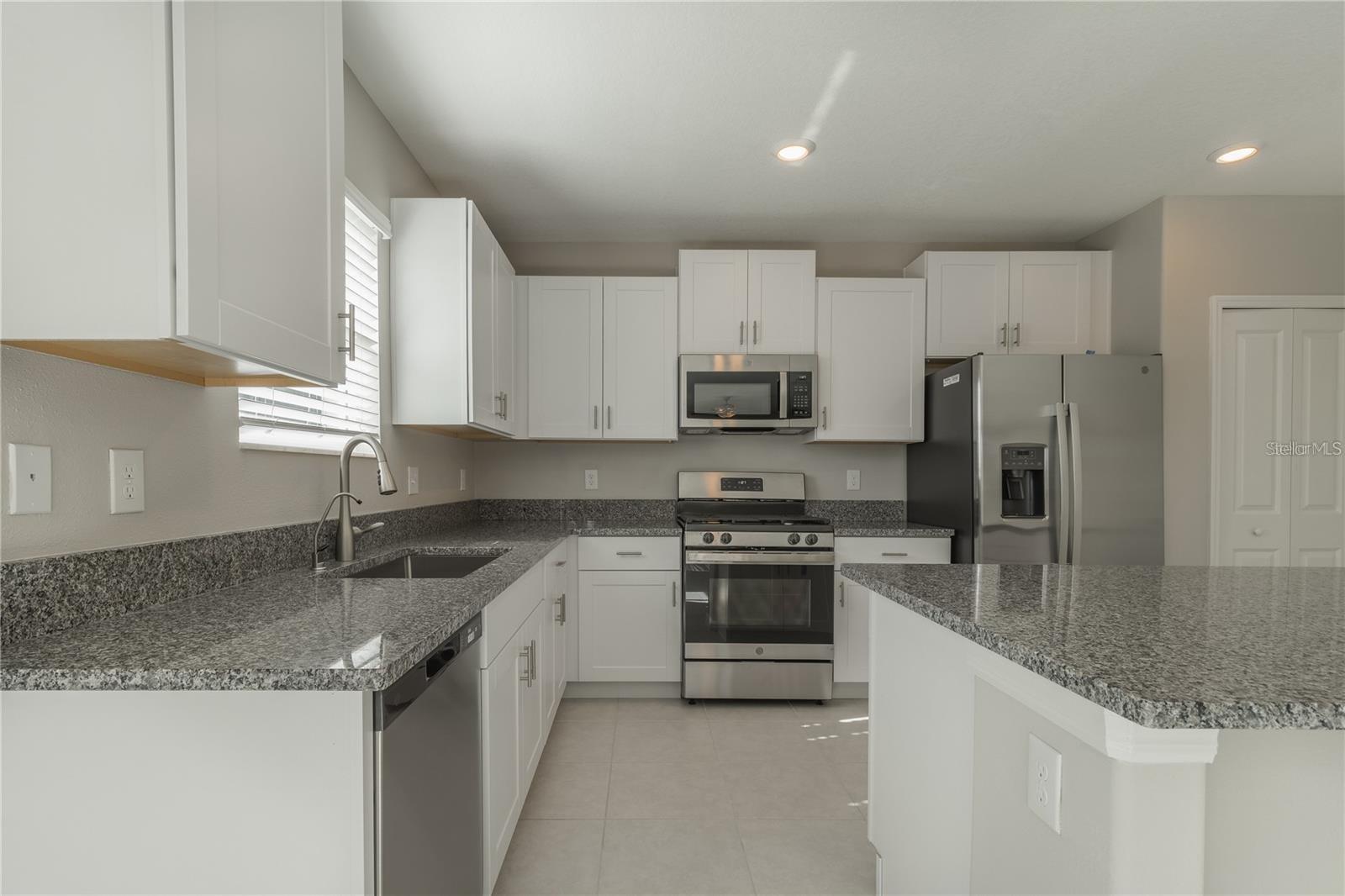 10269 SHADY PRESERVE DR — photo 8