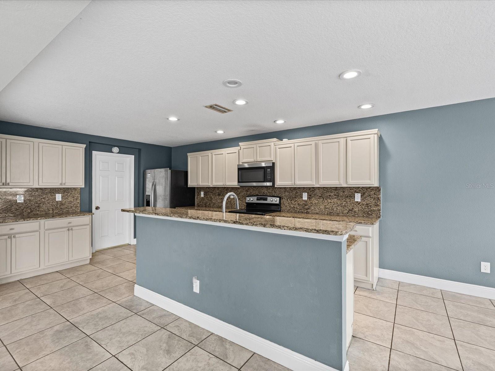 7335 BRIDGEVIEW DR — photo 20