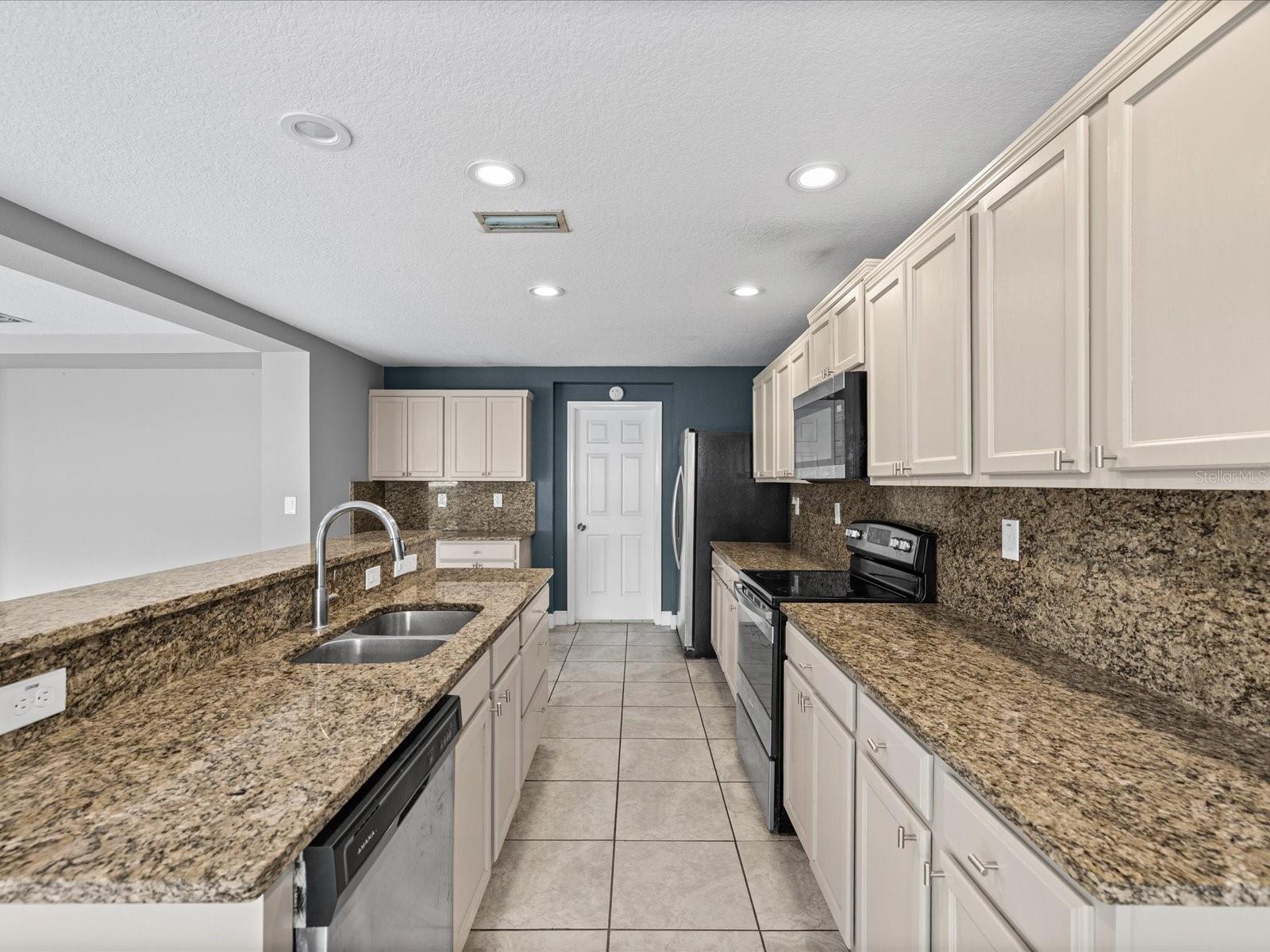 7335 BRIDGEVIEW DR — photo 3