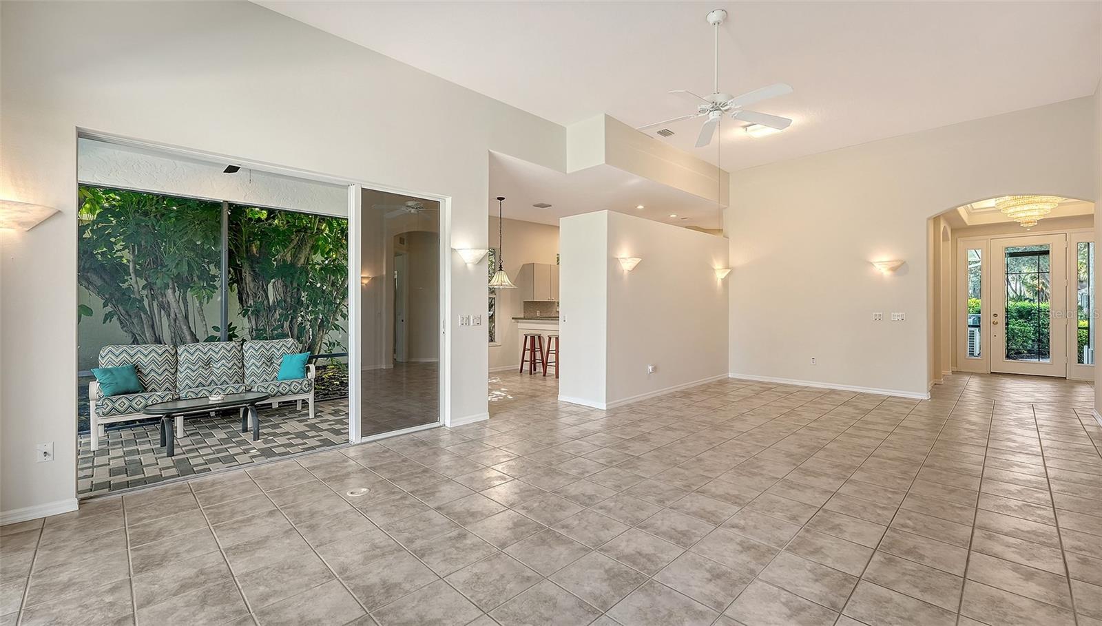 342 MELROSE CT — photo 8