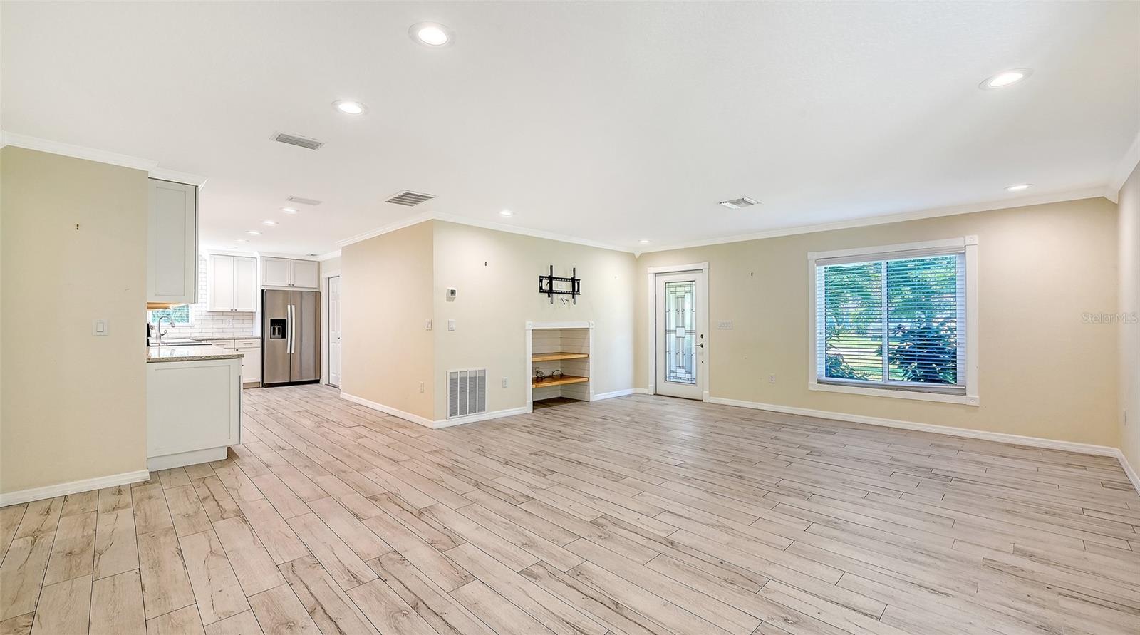 305 HILLS RD — photo 9