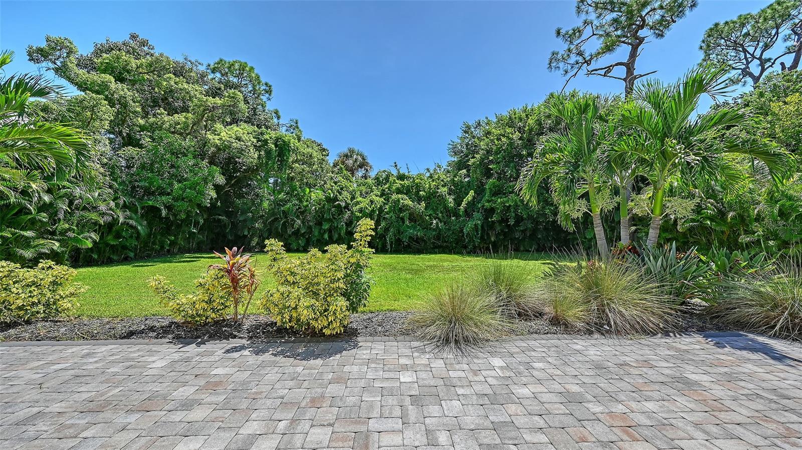 305 HILLS RD — photo 33