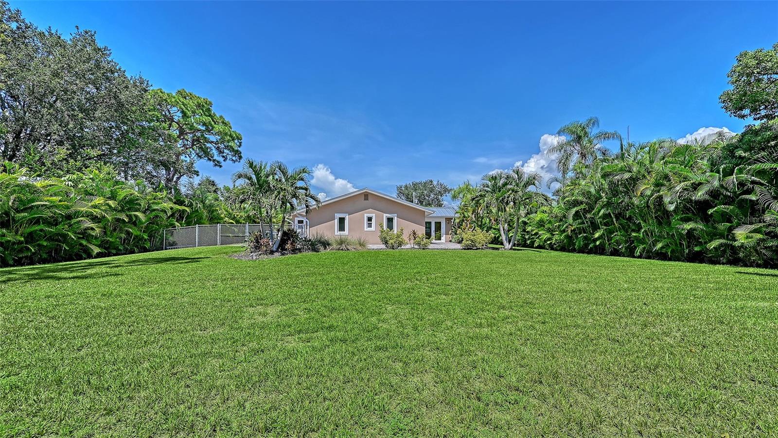 305 HILLS RD — photo 28