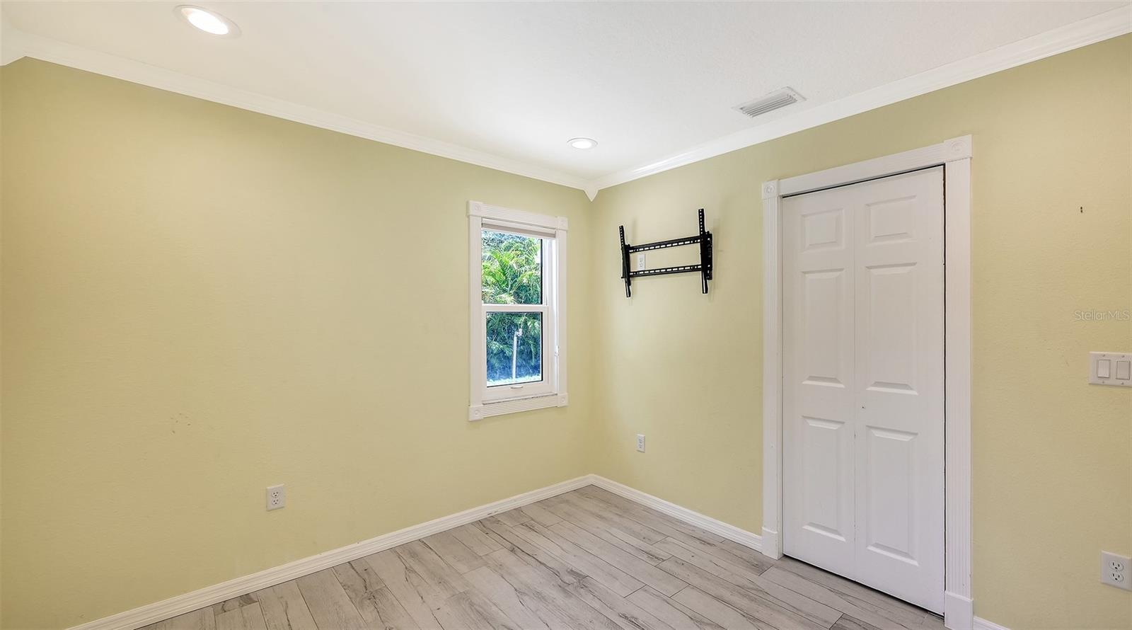 305 HILLS RD — photo 23