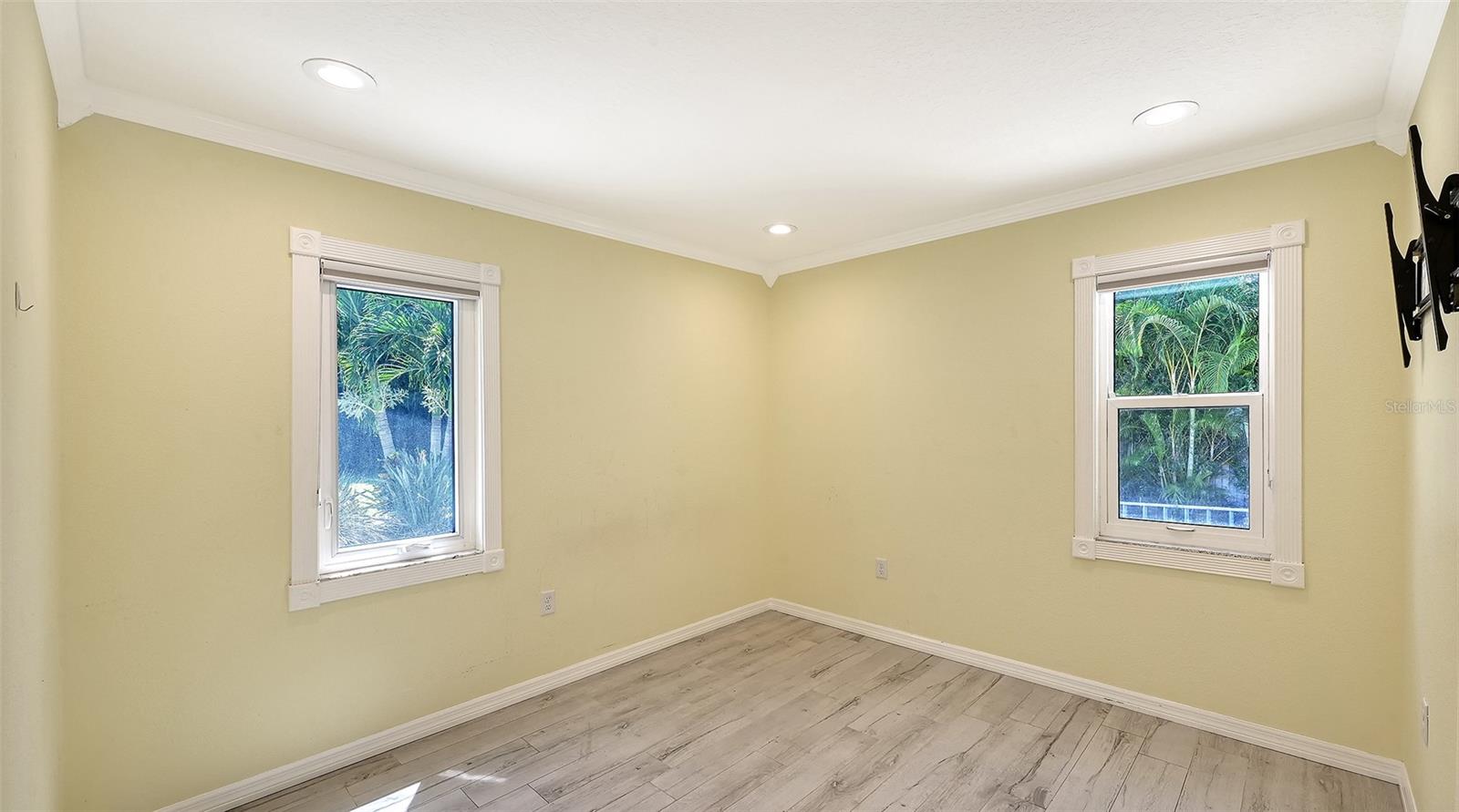 305 HILLS RD — photo 21