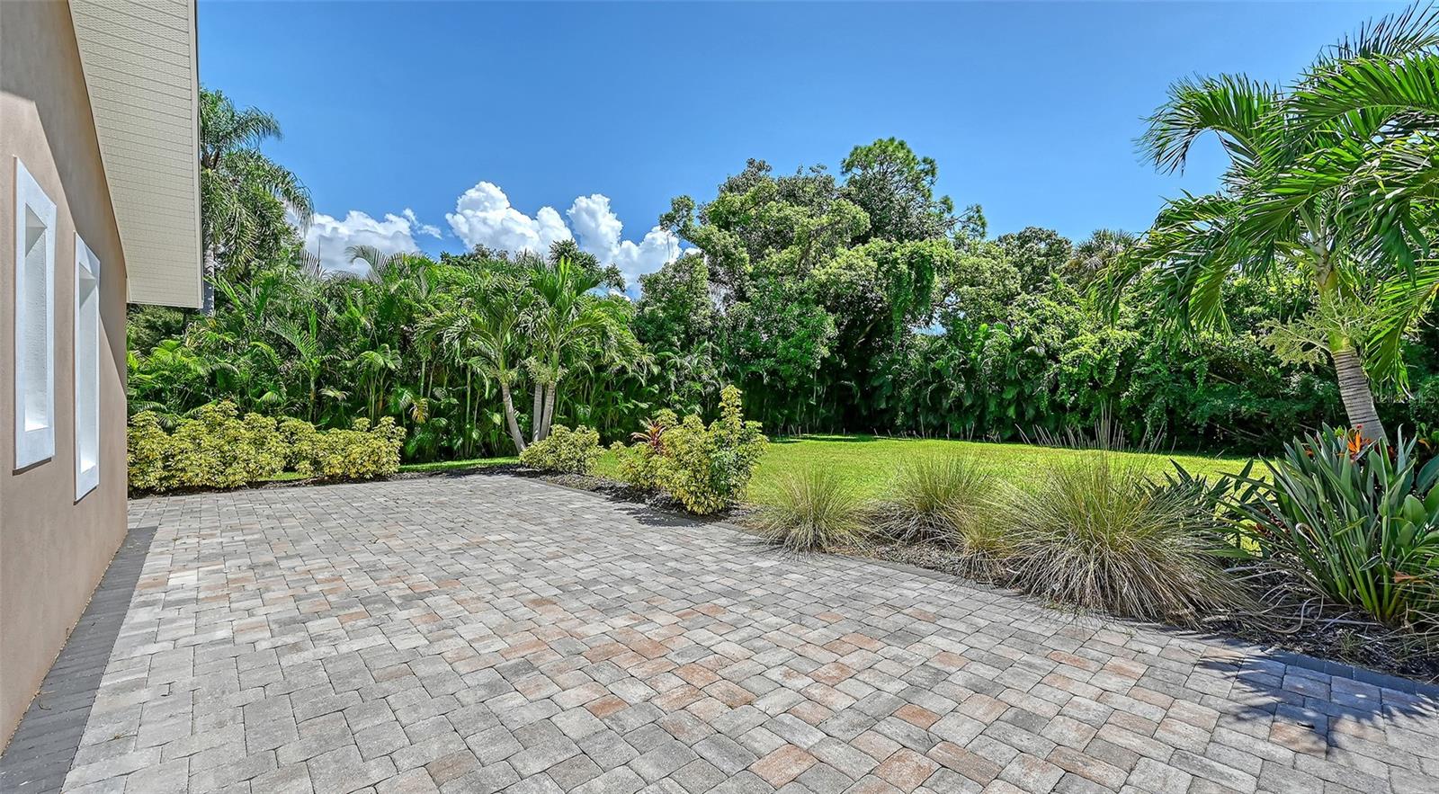 305 HILLS RD — photo 32