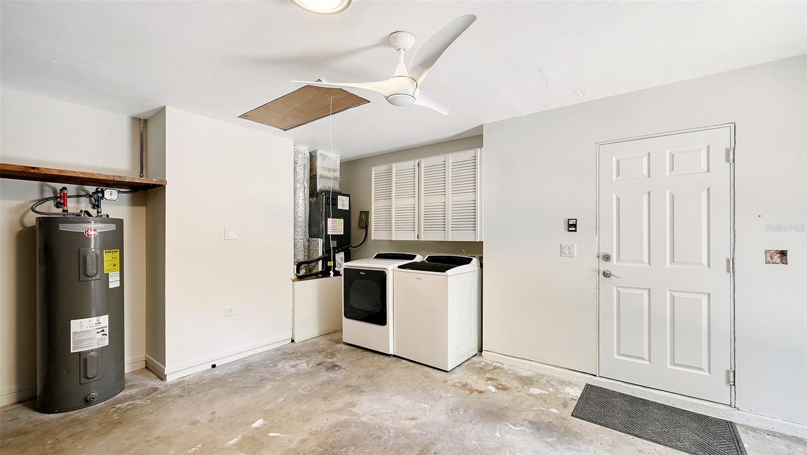 305 HILLS RD — photo 26