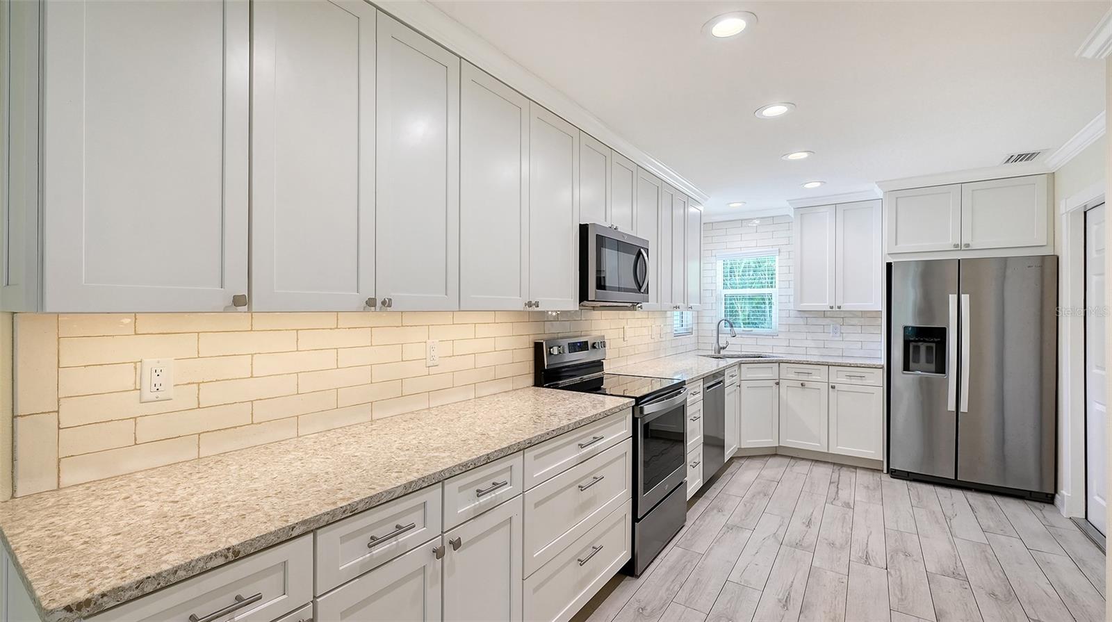 305 HILLS RD — photo 11