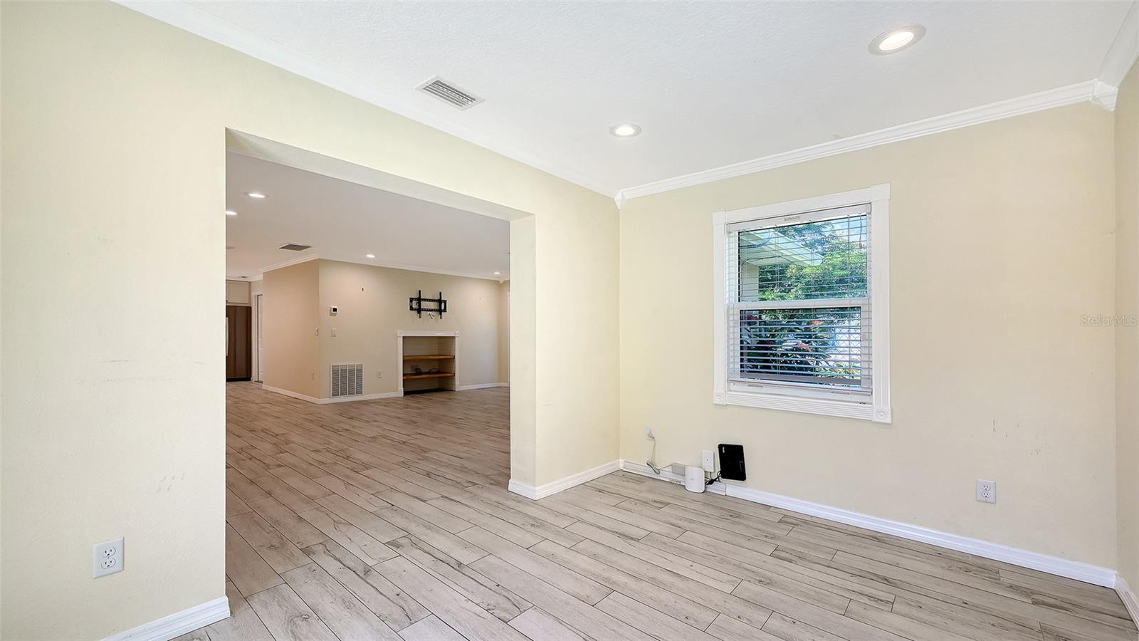305 HILLS RD — photo 15