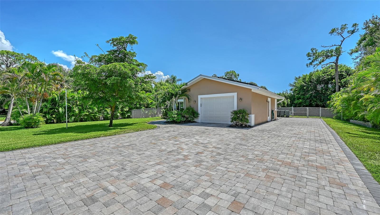 305 HILLS RD — photo 3