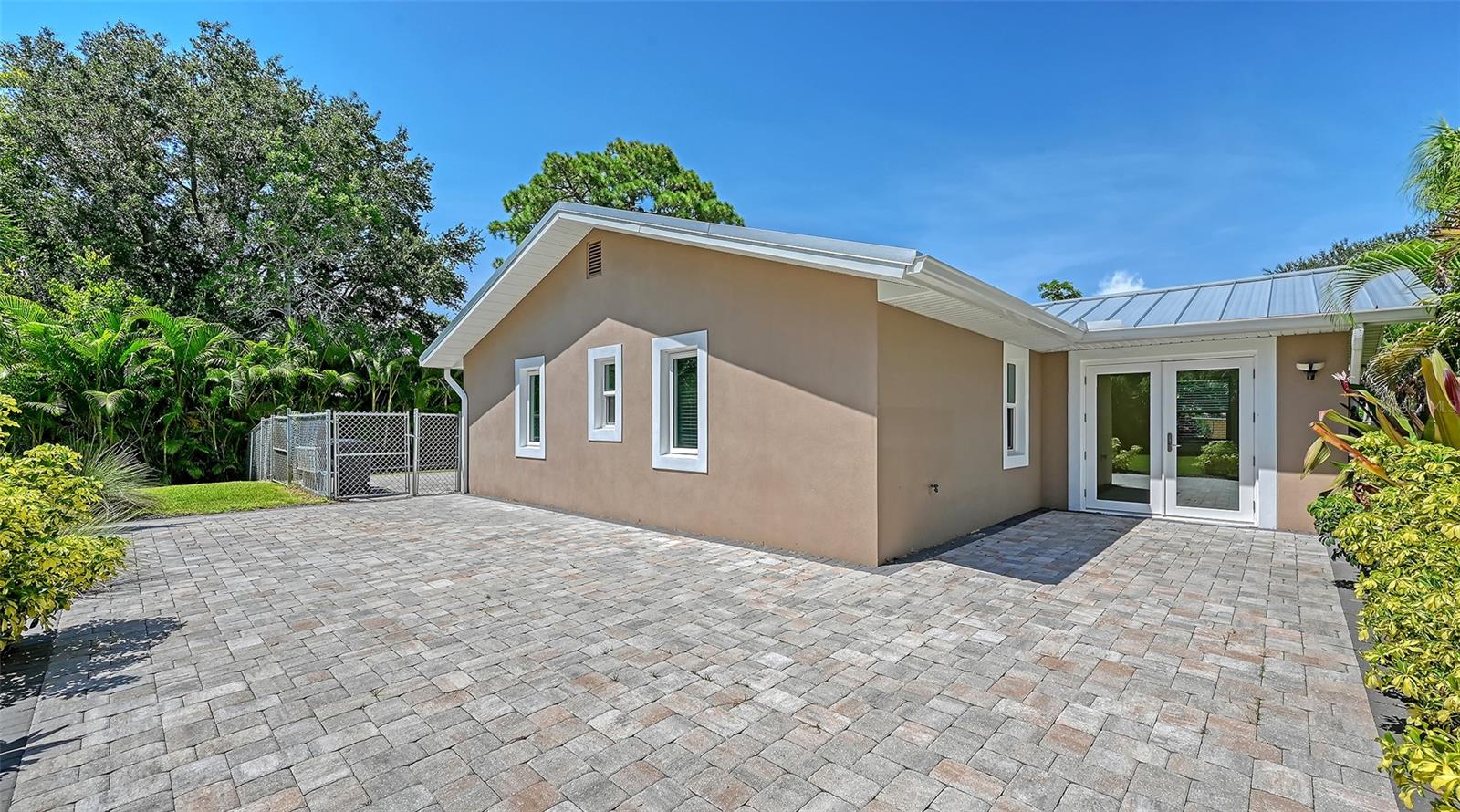 305 HILLS RD — photo 27