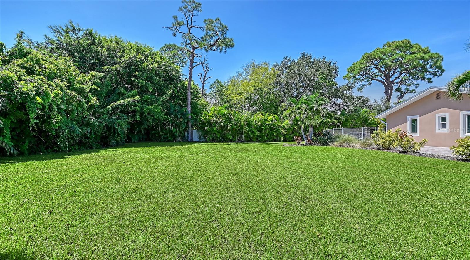 305 HILLS RD — photo 30