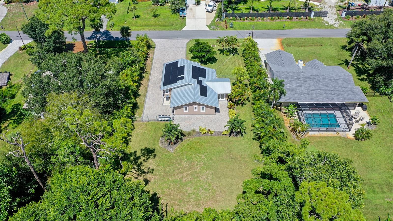 305 HILLS RD — photo 37