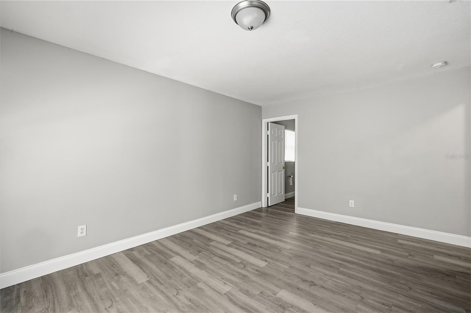 8313 N 10TH ST — photo 12