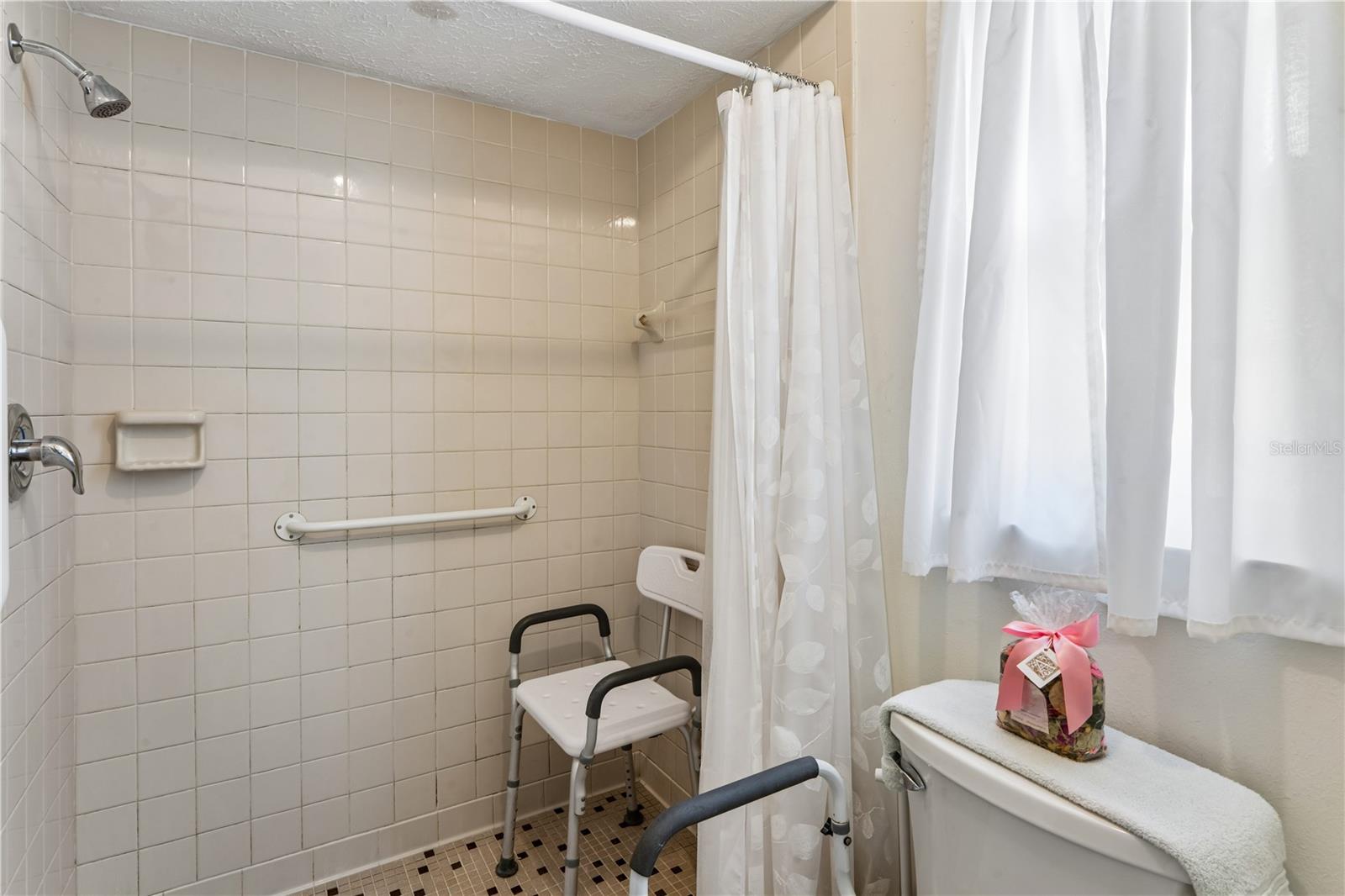 10739 DRUMMOND RD — photo 31