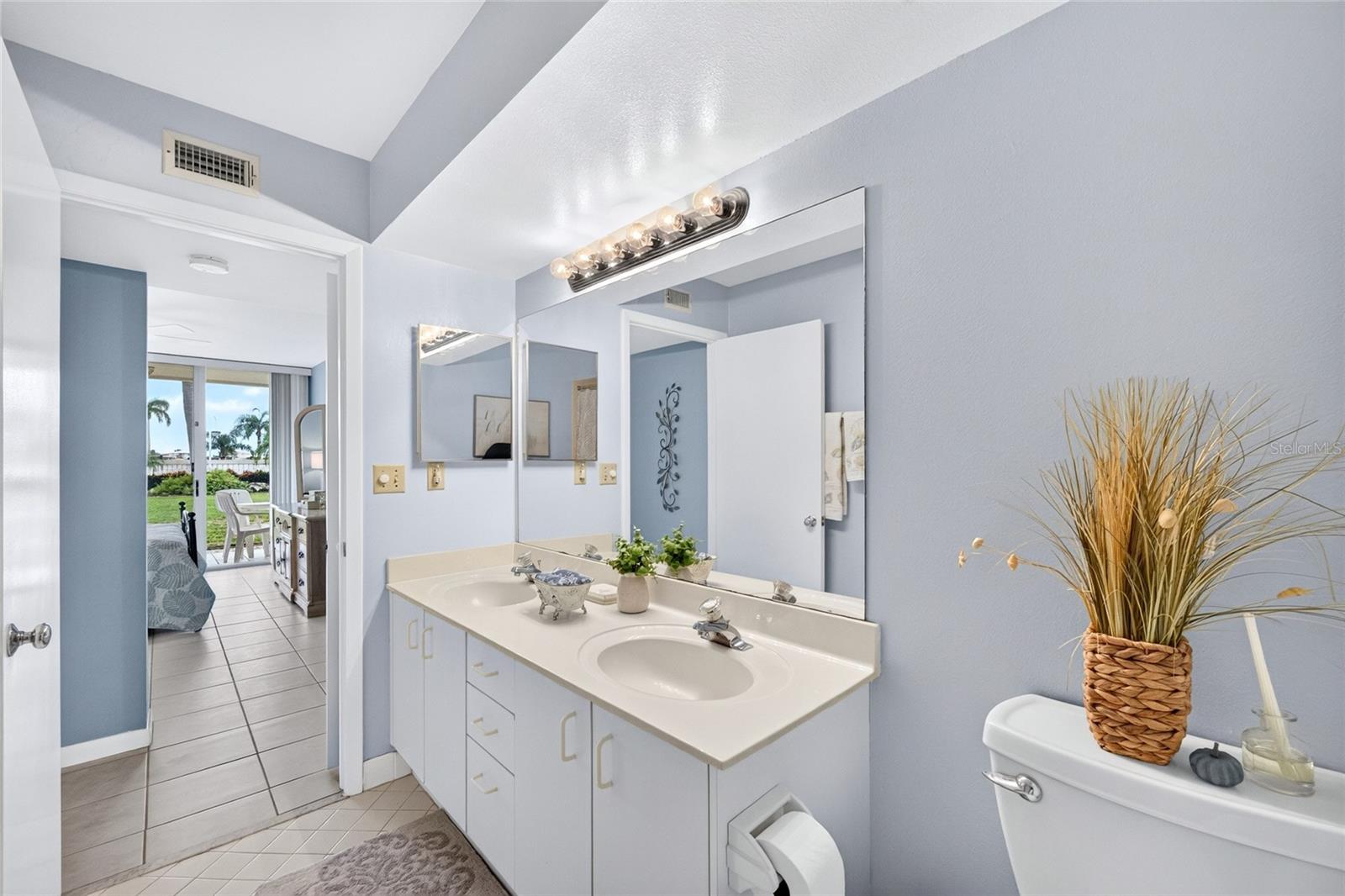 6021 BAHIA DEL MAR CIR #137 — photo 22