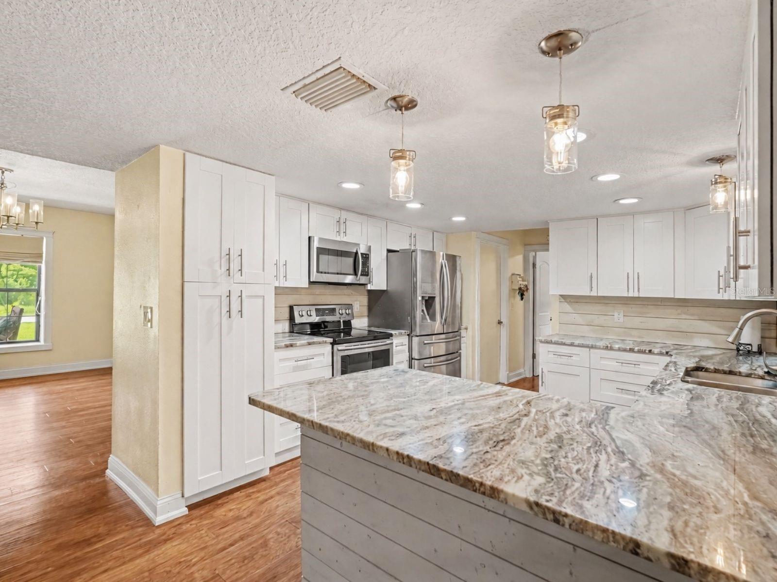 28103 DEEDRA DR — photo 3