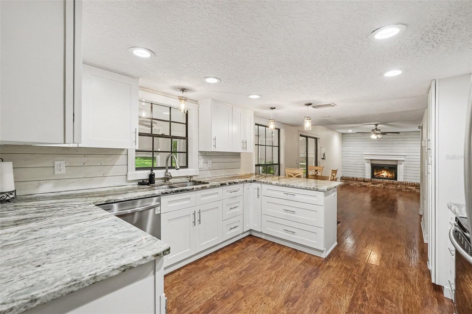 28103 DEEDRA DR — photo 2