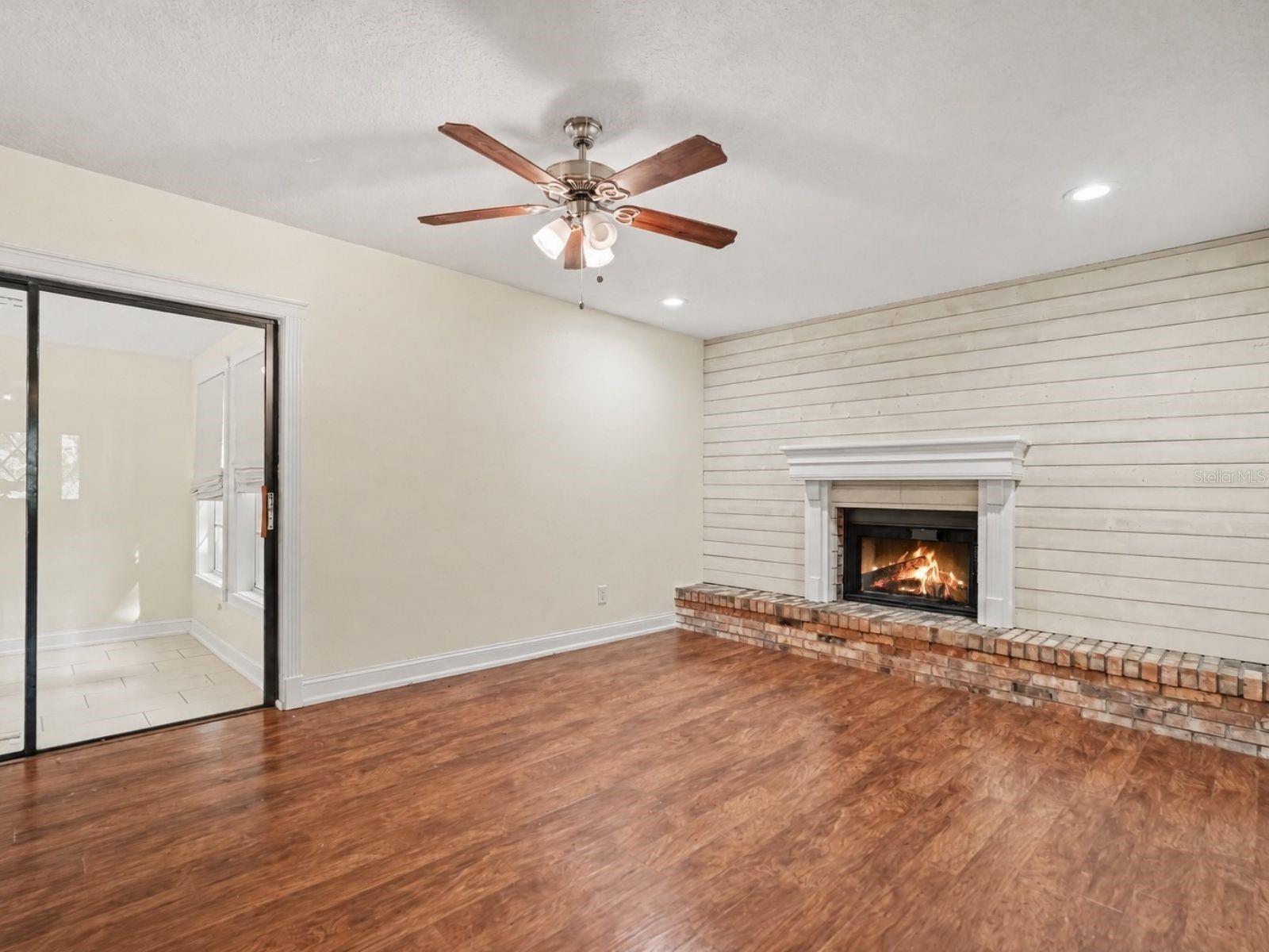 28103 DEEDRA DR — photo 4