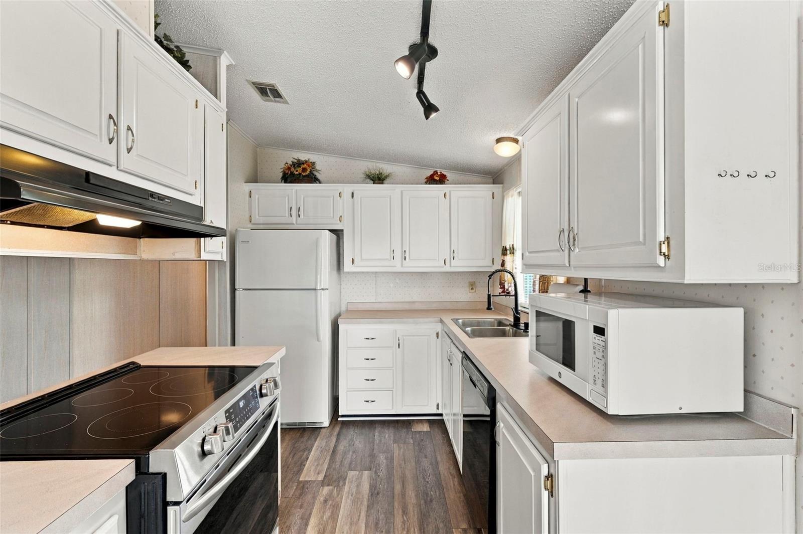 340 CANAL WAY — photo 5