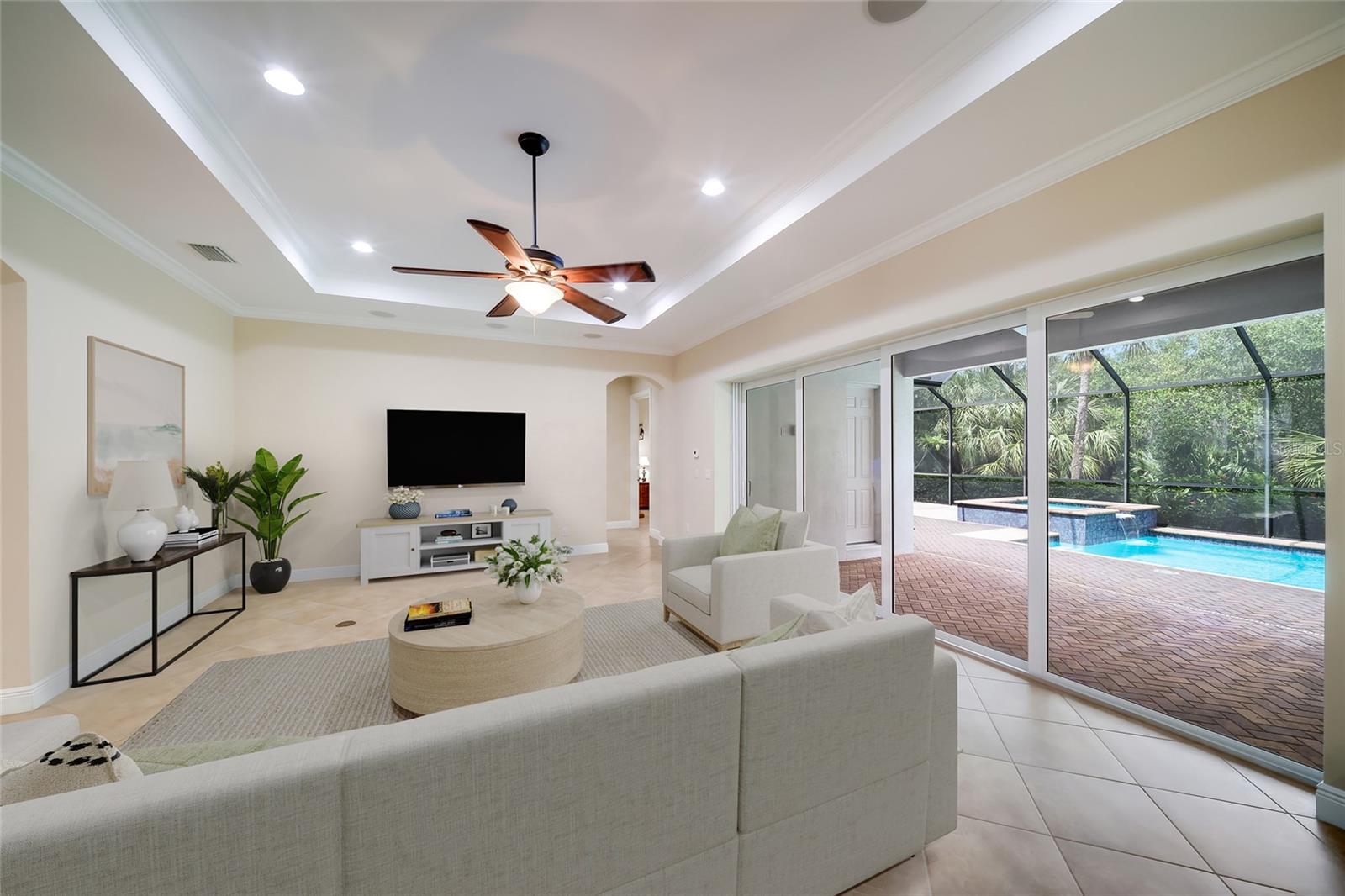 921 RIVERSCAPE ST — photo 4